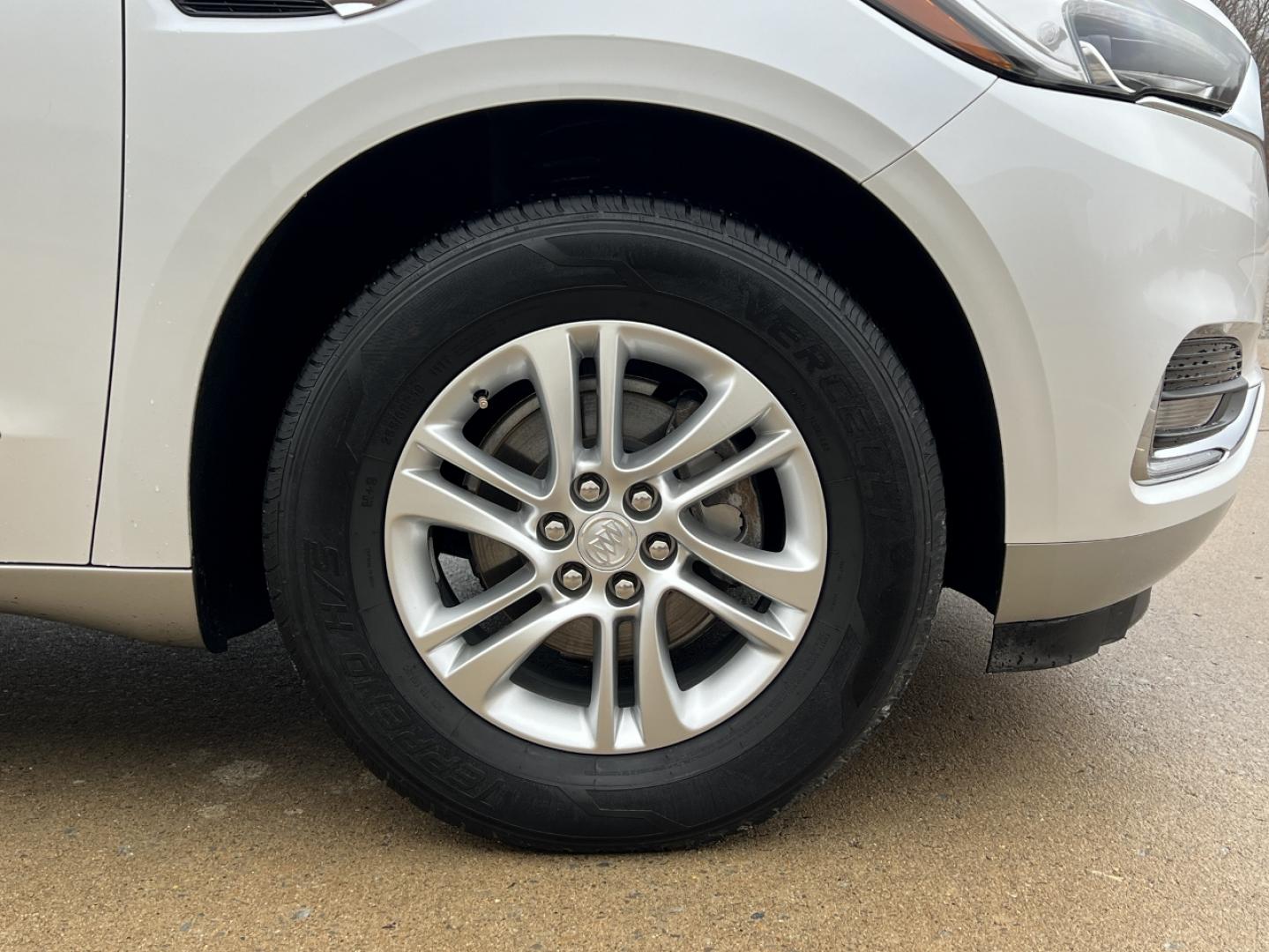 2018 WHITE /Tan Buick Enclave Essence FWD (5GAERBKW4JJ) with an 3.6L V6 engine, Automatic transmission, located at 2990 Old Orchard Rd., Jackson, MO, 63755, 37.354214, -89.612106 - 2018 Buick Enclave Essence 1-Owner 87xxx miles Front Wheel Drive 3.6L V6 Automatic Leather 3rd Row Navigation Power/Heated Seats Backup Camera Sunroof Bluetooth Remote Start Cruise Power Windows/Locks/Mirrors We have financing available and we accept trades! Fill out a credit applica - Photo#43