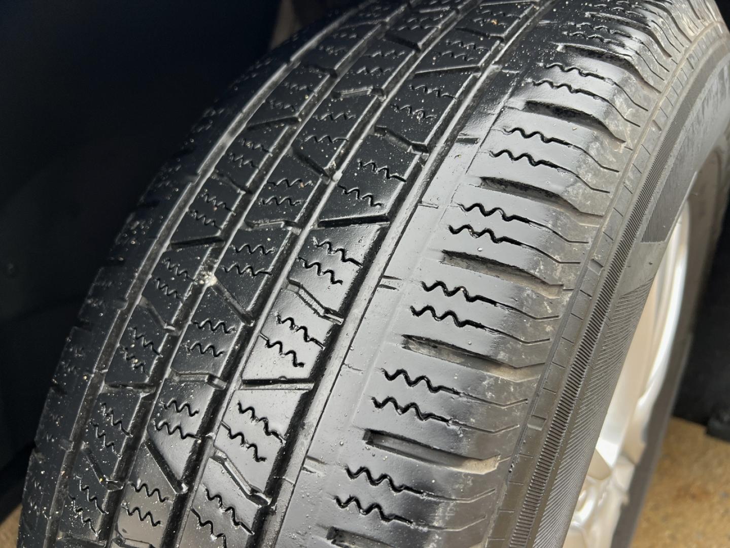 2018 WHITE /Tan Buick Enclave Essence FWD (5GAERBKW4JJ) with an 3.6L V6 engine, Automatic transmission, located at 2990 Old Orchard Rd., Jackson, MO, 63755, 37.354214, -89.612106 - 2018 Buick Enclave Essence 1-Owner 87xxx miles Front Wheel Drive 3.6L V6 Automatic Leather 3rd Row Navigation Power/Heated Seats Backup Camera Sunroof Bluetooth Remote Start Cruise Power Windows/Locks/Mirrors We have financing available and we accept trades! Fill out a credit applica - Photo#39