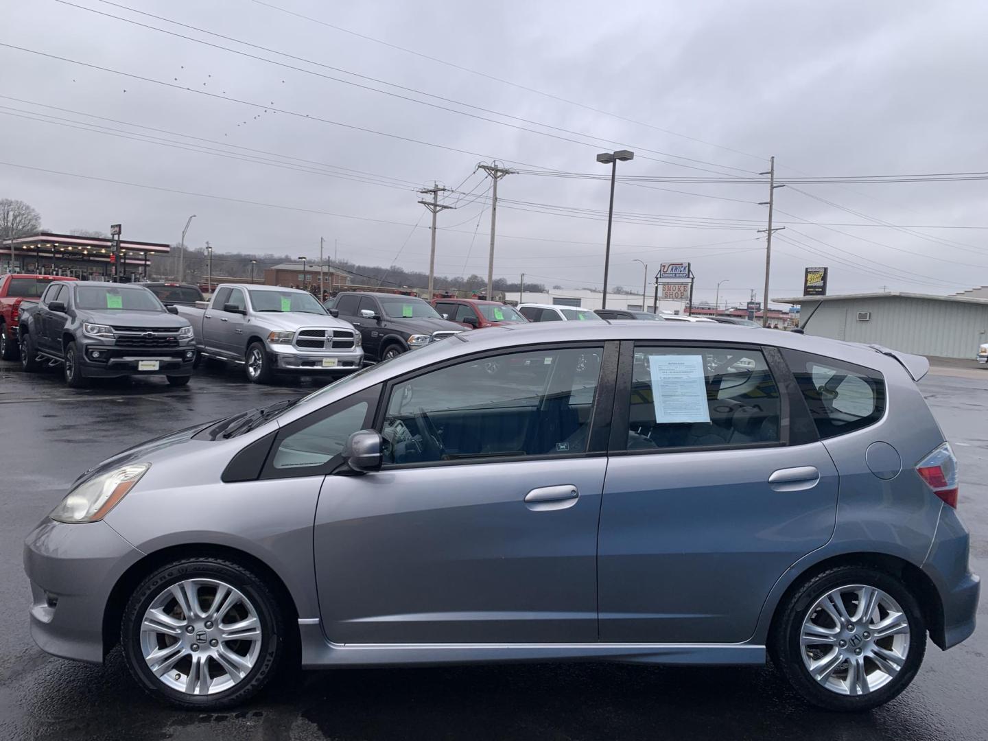 2010 GRAY /GRAY Honda Fit Sport (JHMGE8H43AS) with an 1.5L L4 SOHC 16V engine, Automatic transmission, located at 506 S. Kingshighway, Cape Girardeau, MO, 63703, (573) 235-5000, 37.294991, -89.553635 - 2010 Honda Fit Sport 94,xxx miles Front Wheel Drive 1.5L 4 Cyl. Automatic Cruise Power Windows/Locks/Mirrors We have financing available and we accept trades! Fill out a credit application on our website or come by today! If you have any questions, give us a call at (573) 235-5000 or visit o - Photo#3