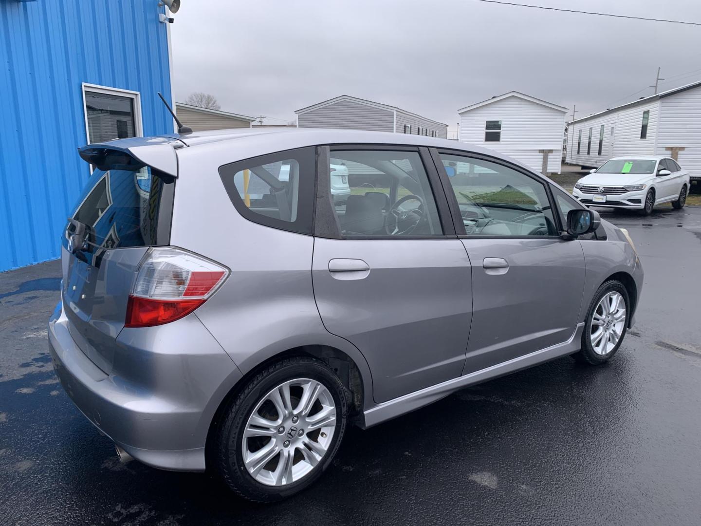 2010 GRAY /GRAY Honda Fit Sport (JHMGE8H43AS) with an 1.5L L4 SOHC 16V engine, Automatic transmission, located at 506 S. Kingshighway, Cape Girardeau, MO, 63703, (573) 235-5000, 37.294991, -89.553635 - 2010 Honda Fit Sport 94,xxx miles Front Wheel Drive 1.5L 4 Cyl. Automatic Cruise Power Windows/Locks/Mirrors We have financing available and we accept trades! Fill out a credit application on our website or come by today! If you have any questions, give us a call at (573) 235-5000 or visit o - Photo#7