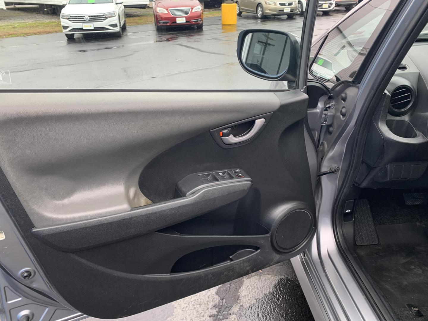 2010 GRAY /GRAY Honda Fit Sport (JHMGE8H43AS) with an 1.5L L4 SOHC 16V engine, Automatic transmission, located at 506 S. Kingshighway, Cape Girardeau, MO, 63703, (573) 235-5000, 37.294991, -89.553635 - 2010 Honda Fit Sport 94,xxx miles Front Wheel Drive 1.5L 4 Cyl. Automatic Cruise Power Windows/Locks/Mirrors We have financing available and we accept trades! Fill out a credit application on our website or come by today! If you have any questions, give us a call at (573) 235-5000 or visit o - Photo#15