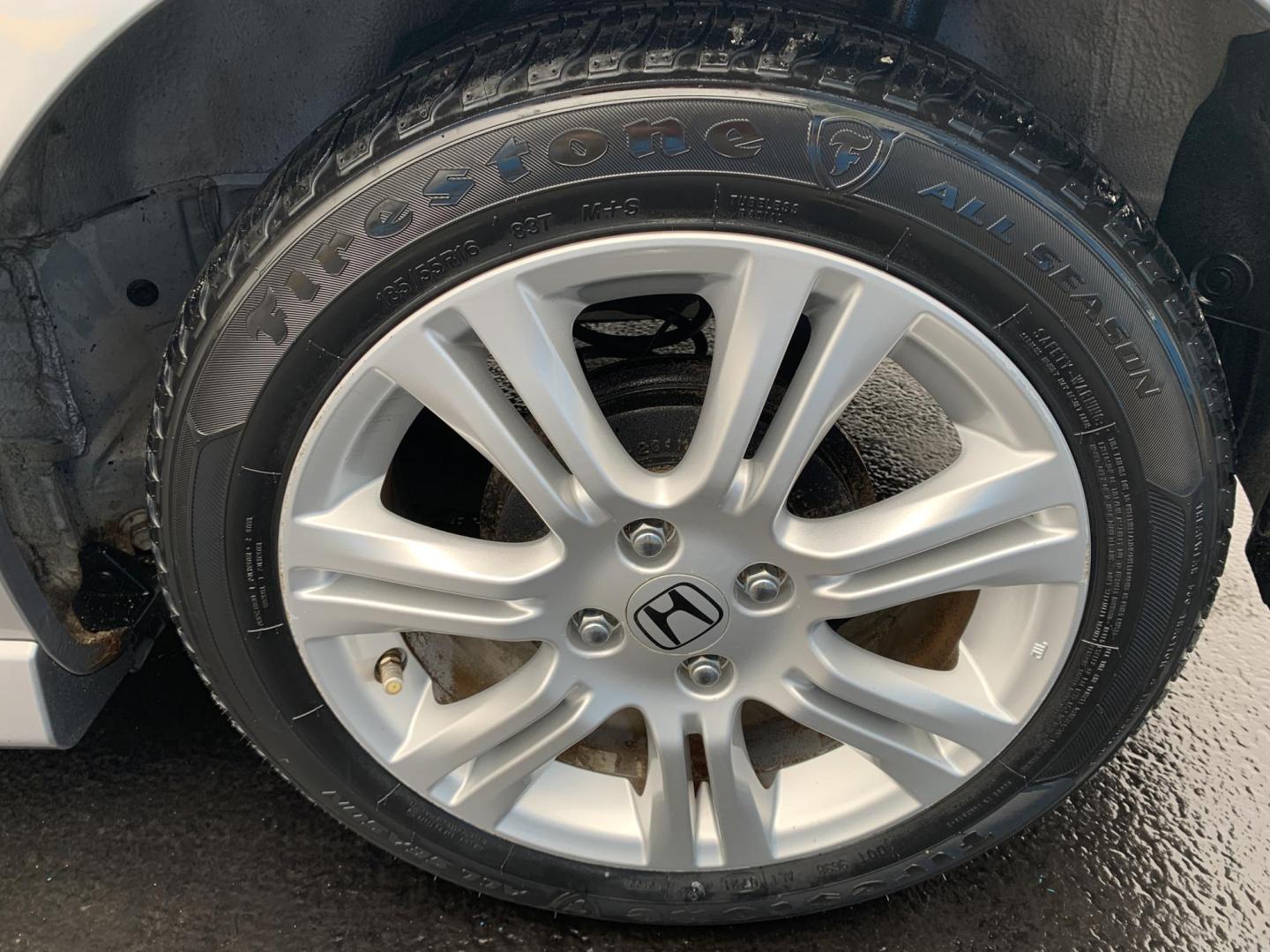 2010 GRAY /GRAY Honda Fit Sport (JHMGE8H43AS) with an 1.5L L4 SOHC 16V engine, Automatic transmission, located at 506 S. Kingshighway, Cape Girardeau, MO, 63703, (573) 235-5000, 37.294991, -89.553635 - 2010 Honda Fit Sport 94,xxx miles Front Wheel Drive 1.5L 4 Cyl. Automatic Cruise Power Windows/Locks/Mirrors We have financing available and we accept trades! Fill out a credit application on our website or come by today! If you have any questions, give us a call at (573) 235-5000 or visit o - Photo#27