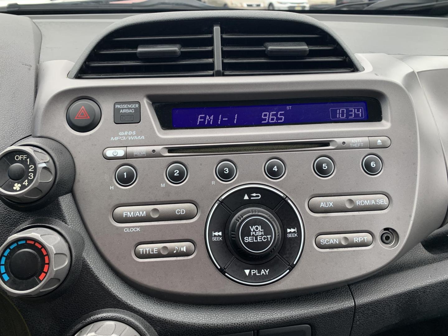 2010 GRAY /GRAY Honda Fit Sport (JHMGE8H43AS) with an 1.5L L4 SOHC 16V engine, Automatic transmission, located at 506 S. Kingshighway, Cape Girardeau, MO, 63703, (573) 235-5000, 37.294991, -89.553635 - 2010 Honda Fit Sport 94,xxx miles Front Wheel Drive 1.5L 4 Cyl. Automatic Cruise Power Windows/Locks/Mirrors We have financing available and we accept trades! Fill out a credit application on our website or come by today! If you have any questions, give us a call at (573) 235-5000 or visit o - Photo#21