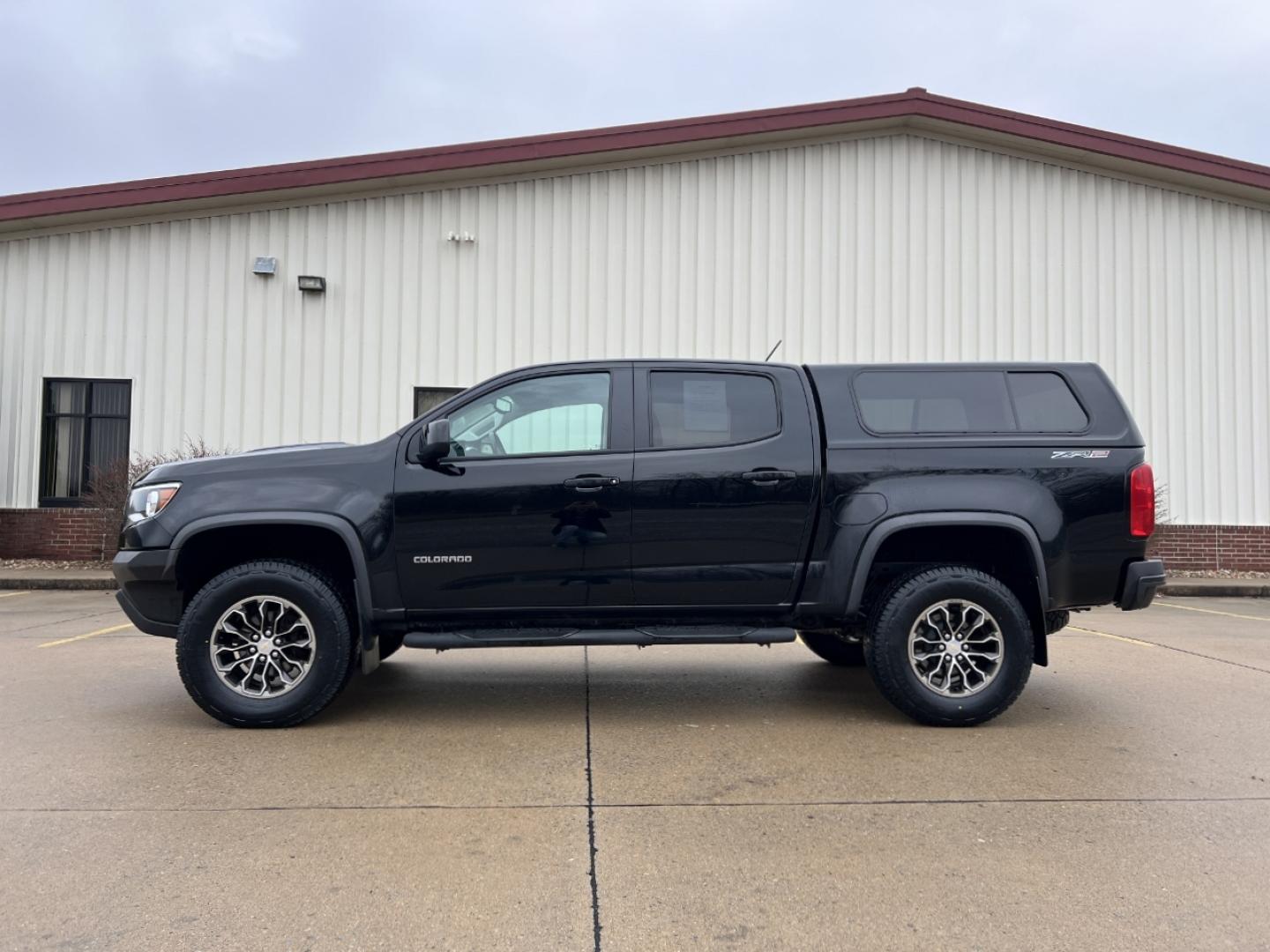 2017 BLACK /Black Chevrolet Colorado ZR2 Crew Cab 4WD Short Box (1GCGTEEN2H1) with an 3.6L V6 engine, Automatic transmission, located at 2990 Old Orchard Rd., Jackson, MO, 63755, 37.354214, -89.612106 - 2017 Chevrolet Colorado ZR2 1-Owner 130xxx miles 4x4 3.6L V6 Automatic Leather Backup Camera Power/Heated Seats Bluetooth Remote Start Cruise Power Windows/Locks/Mirrors We have financing available and we accept trades! Fill out a credit application on our website or come by today! If - Photo#8