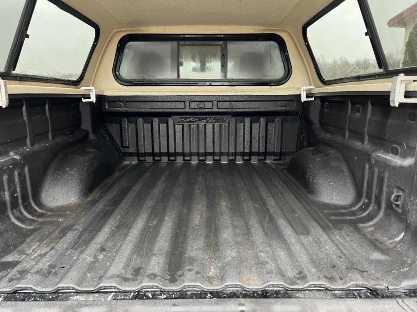 2017 BLACK /Black Chevrolet Colorado ZR2 Crew Cab 4WD Short Box (1GCGTEEN2H1) with an 3.6L V6 engine, Automatic transmission, located at 2990 Old Orchard Rd., Jackson, MO, 63755, 37.354214, -89.612106 - 2017 Chevrolet Colorado ZR2 1-Owner 130xxx miles 4x4 3.6L V6 Automatic Leather Backup Camera Power/Heated Seats Bluetooth Remote Start Cruise Power Windows/Locks/Mirrors We have financing available and we accept trades! Fill out a credit application on our website or come by today! If - Photo#22