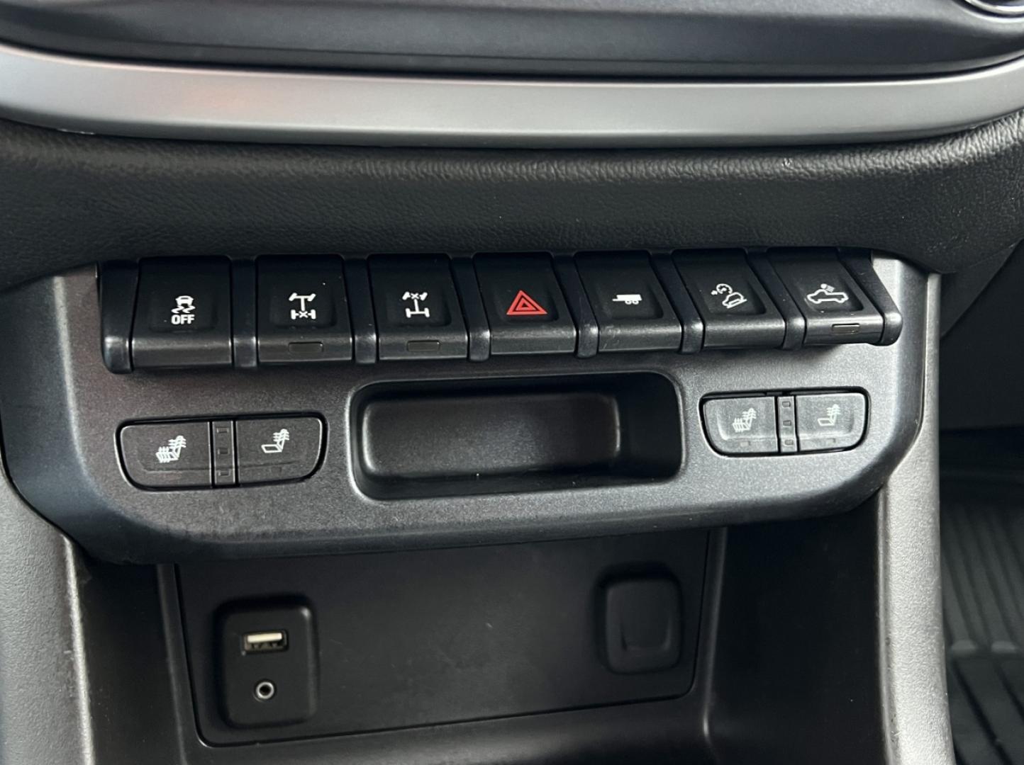 2017 BLACK /Black Chevrolet Colorado ZR2 Crew Cab 4WD Short Box (1GCGTEEN2H1) with an 3.6L V6 engine, Automatic transmission, located at 2990 Old Orchard Rd., Jackson, MO, 63755, 37.354214, -89.612106 - 2017 Chevrolet Colorado ZR2 1-Owner 130xxx miles 4x4 3.6L V6 Automatic Leather Backup Camera Power/Heated Seats Bluetooth Remote Start Cruise Power Windows/Locks/Mirrors We have financing available and we accept trades! Fill out a credit application on our website or come by today! If - Photo#4