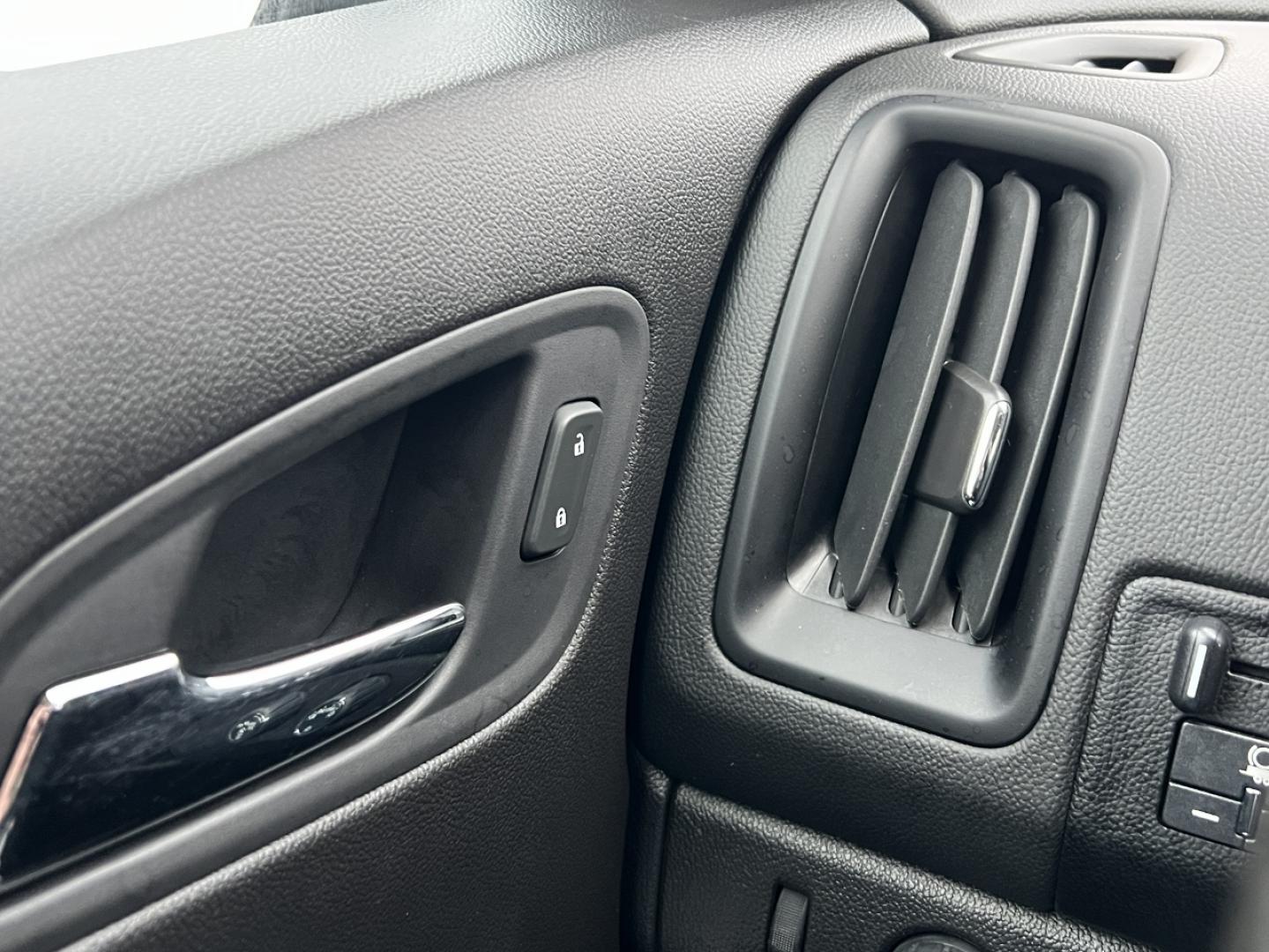 2017 BLACK /Black Chevrolet Colorado ZR2 Crew Cab 4WD Short Box (1GCGTEEN2H1) with an 3.6L V6 engine, Automatic transmission, located at 2990 Old Orchard Rd., Jackson, MO, 63755, 37.354214, -89.612106 - 2017 Chevrolet Colorado ZR2 1-Owner 130xxx miles 4x4 3.6L V6 Automatic Leather Backup Camera Power/Heated Seats Bluetooth Remote Start Cruise Power Windows/Locks/Mirrors We have financing available and we accept trades! Fill out a credit application on our website or come by today! If - Photo#31