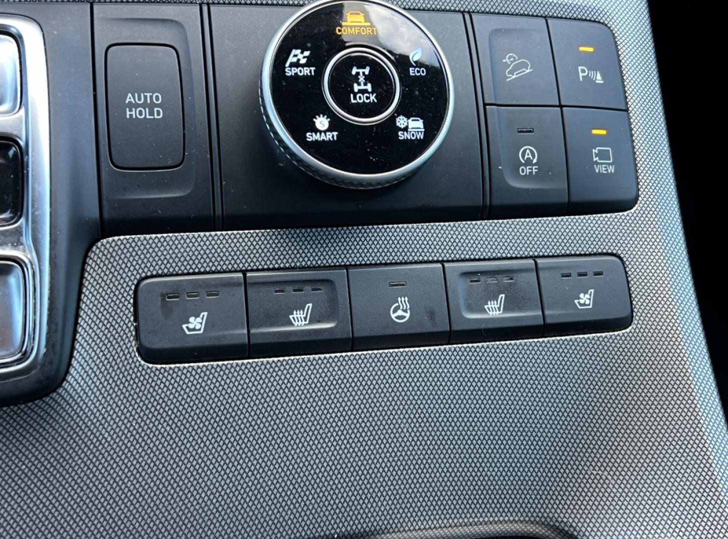 2020 GRAY /Black Hyundai Palisade Limited AWD (KM8R5DHE1LU) with an 3.8L V6 engine, Automatic transmission, located at 2990 Old Orchard Rd., Jackson, MO, 63755, 37.354214, -89.612106 - 2020 Hyundai Palisade Limited 1-Owner 125xxx miles All Wheel Drive 3.8L V6 Automatic Leather 3rd Row Navigation Power/Heated/Cooled Seats Heated/Cooled Rear Seats Heated Steering Wheel Backup Camera Sunroof Bluetooth Remote Start Heads Up Display Cruise Power Windows/Locks/Mirrors - Photo#4