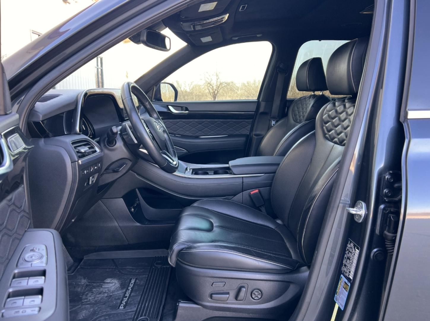 2020 GRAY /Black Hyundai Palisade Limited AWD (KM8R5DHE1LU) with an 3.8L V6 engine, Automatic transmission, located at 2990 Old Orchard Rd., Jackson, MO, 63755, 37.354214, -89.612106 - 2020 Hyundai Palisade Limited 1-Owner 125xxx miles All Wheel Drive 3.8L V6 Automatic Leather 3rd Row Navigation Power/Heated/Cooled Seats Heated/Cooled Rear Seats Heated Steering Wheel Backup Camera Sunroof Bluetooth Remote Start Heads Up Display Cruise Power Windows/Locks/Mirrors - Photo#17