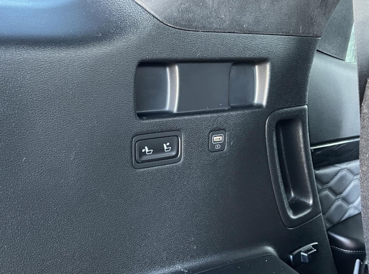 2020 GRAY /Black Hyundai Palisade Limited AWD (KM8R5DHE1LU) with an 3.8L V6 engine, Automatic transmission, located at 2990 Old Orchard Rd., Jackson, MO, 63755, 37.354214, -89.612106 - 2020 Hyundai Palisade Limited 1-Owner 125xxx miles All Wheel Drive 3.8L V6 Automatic Leather 3rd Row Navigation Power/Heated/Cooled Seats Heated/Cooled Rear Seats Heated Steering Wheel Backup Camera Sunroof Bluetooth Remote Start Heads Up Display Cruise Power Windows/Locks/Mirrors - Photo#26