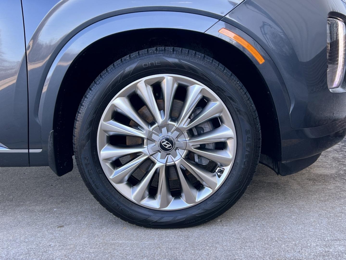 2020 GRAY /Black Hyundai Palisade Limited AWD (KM8R5DHE1LU) with an 3.8L V6 engine, Automatic transmission, located at 2990 Old Orchard Rd., Jackson, MO, 63755, 37.354214, -89.612106 - 2020 Hyundai Palisade Limited 1-Owner 125xxx miles All Wheel Drive 3.8L V6 Automatic Leather 3rd Row Navigation Power/Heated/Cooled Seats Heated/Cooled Rear Seats Heated Steering Wheel Backup Camera Sunroof Bluetooth Remote Start Heads Up Display Cruise Power Windows/Locks/Mirrors - Photo#47