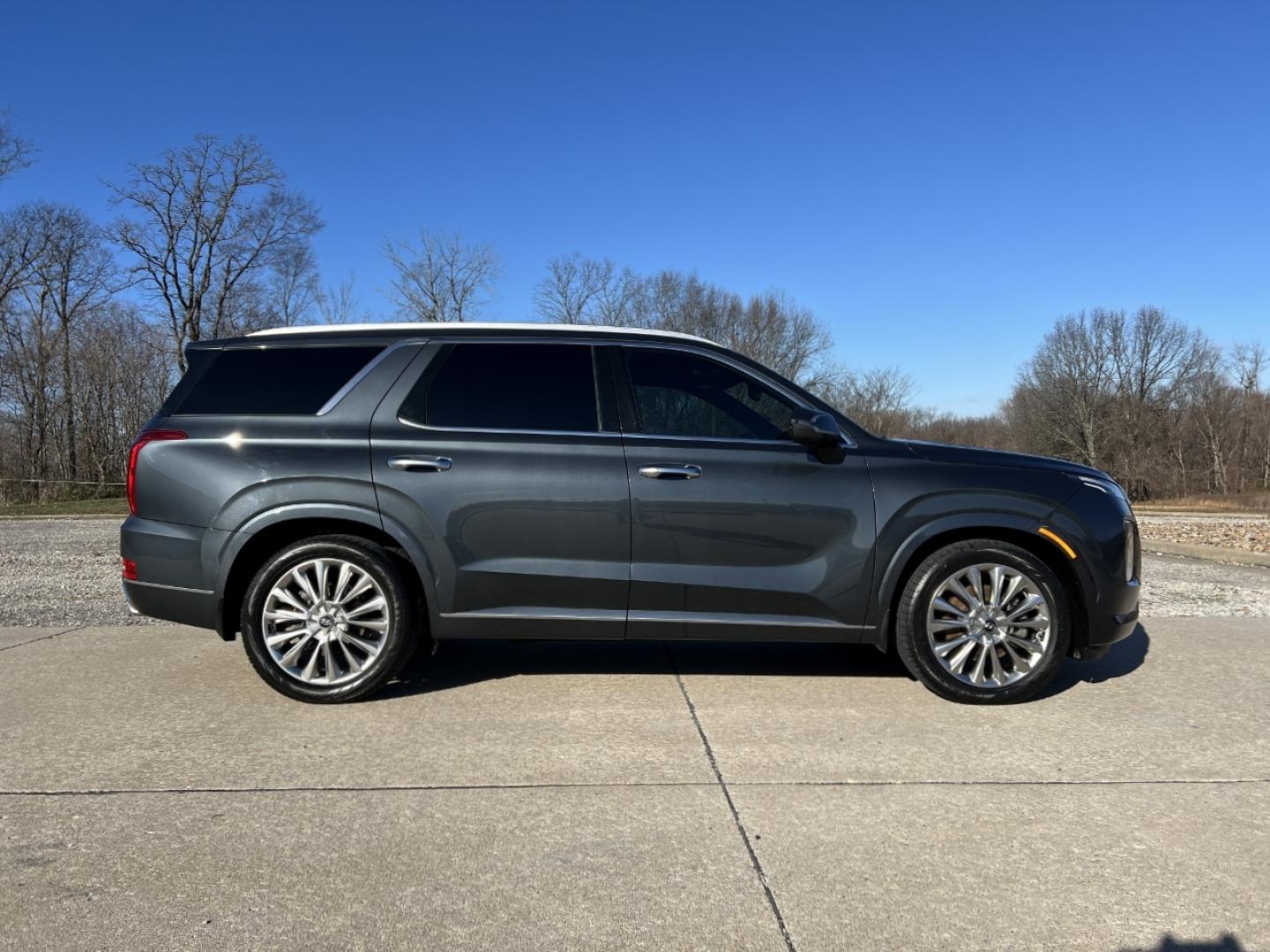 2020 GRAY /Black Hyundai Palisade Limited AWD (KM8R5DHE1LU) with an 3.8L V6 engine, Automatic transmission, located at 2990 Old Orchard Rd., Jackson, MO, 63755, 37.354214, -89.612106 - 2020 Hyundai Palisade Limited 1-Owner 125xxx miles All Wheel Drive 3.8L V6 Automatic Leather 3rd Row Navigation Power/Heated/Cooled Seats Heated/Cooled Rear Seats Heated Steering Wheel Backup Camera Sunroof Bluetooth Remote Start Heads Up Display Cruise Power Windows/Locks/Mirrors - Photo#11
