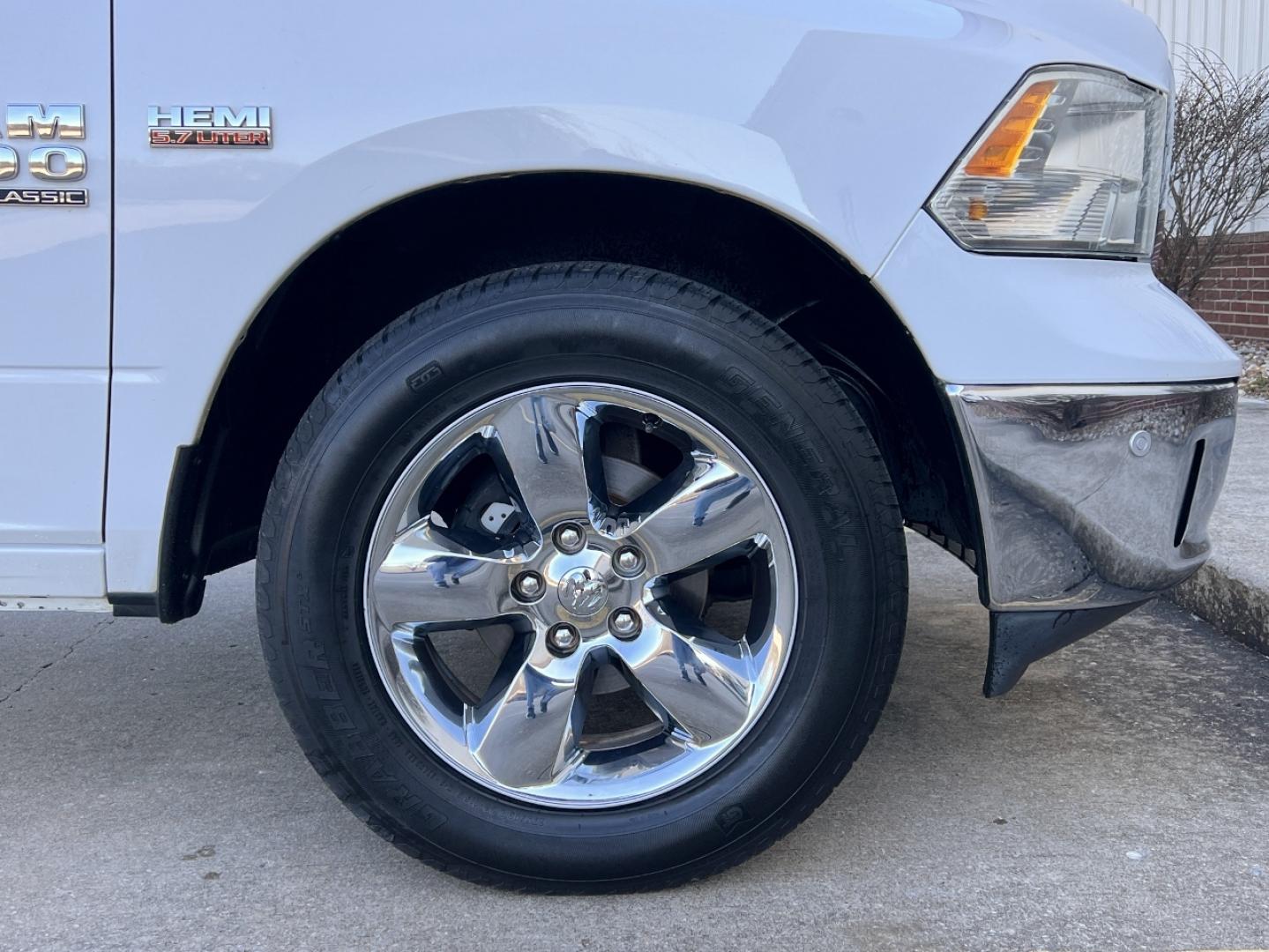 2019 WHITE /Gray RAM 1500 SLT Crew Cab SWB 4WD (1C6RR7LT9KS) with an 5.7L V8 engine, Automatic transmission, located at 2990 Old Orchard Rd., Jackson, MO, 63755, 37.354214, -89.612106 - 2019 Ram 1500 Classic Big Horn 120xxx miles 4x4 5.7L V8 HEMI Automatic Backup Camera Power Driver Seat Bluetooth Remote Start Cruise Power Windows/Locks/Mirrors We have financing available and we accept trades! Fill out a credit application on our website or come by today! If you have an - Photo#38