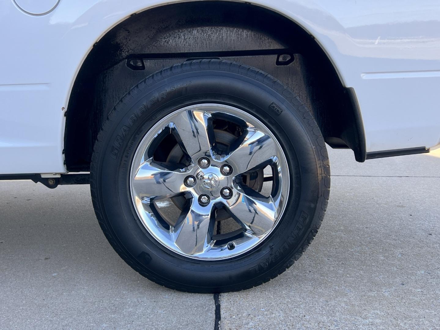 2019 WHITE /Gray RAM 1500 SLT Crew Cab SWB 4WD (1C6RR7LT9KS) with an 5.7L V8 engine, Automatic transmission, located at 2990 Old Orchard Rd., Jackson, MO, 63755, 37.354214, -89.612106 - 2019 Ram 1500 Classic Big Horn 120xxx miles 4x4 5.7L V8 HEMI Automatic Backup Camera Power Driver Seat Bluetooth Remote Start Cruise Power Windows/Locks/Mirrors We have financing available and we accept trades! Fill out a credit application on our website or come by today! If you have an - Photo#36