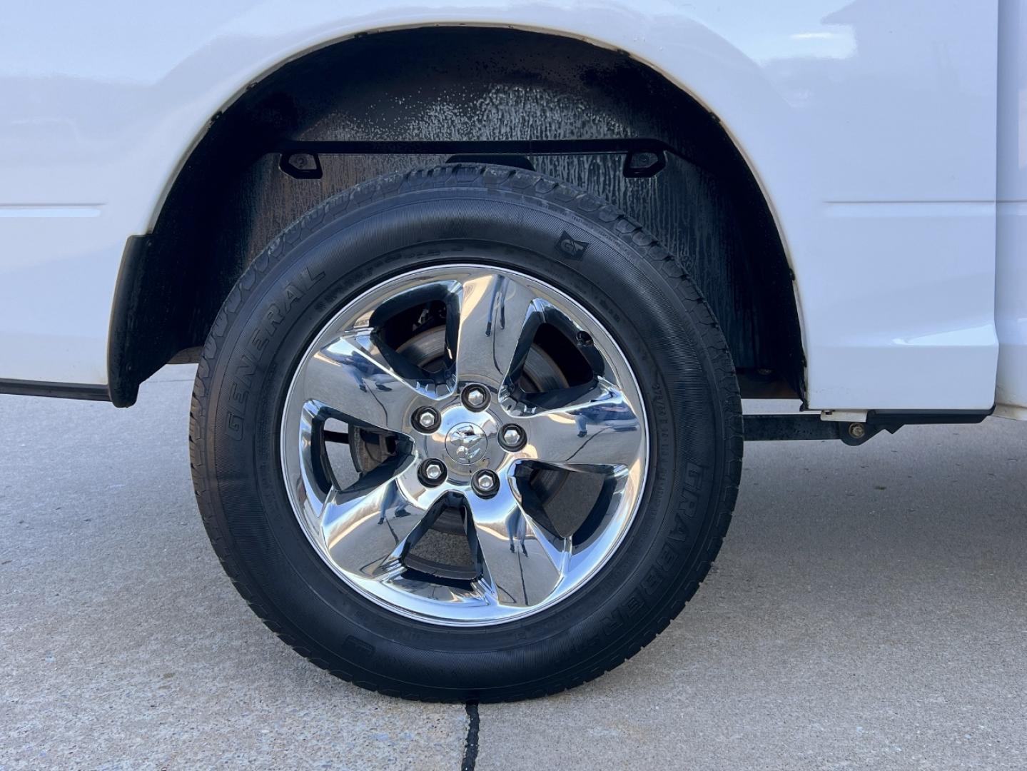 2019 WHITE /Gray RAM 1500 SLT Crew Cab SWB 4WD (1C6RR7LT9KS) with an 5.7L V8 engine, Automatic transmission, located at 2990 Old Orchard Rd., Jackson, MO, 63755, 37.354214, -89.612106 - 2019 Ram 1500 Classic Big Horn 120xxx miles 4x4 5.7L V8 HEMI Automatic Backup Camera Power Driver Seat Bluetooth Remote Start Cruise Power Windows/Locks/Mirrors We have financing available and we accept trades! Fill out a credit application on our website or come by today! If you have an - Photo#37