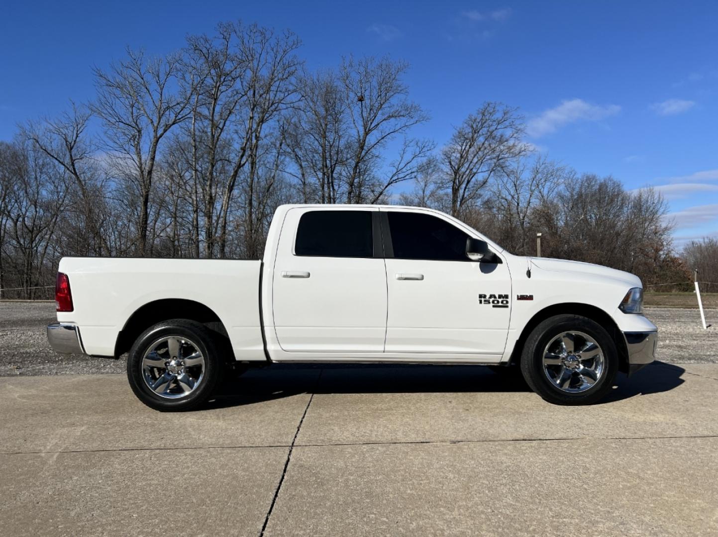 2019 WHITE /Gray RAM 1500 SLT Crew Cab SWB 4WD (1C6RR7LT9KS) with an 5.7L V8 engine, Automatic transmission, located at 2990 Old Orchard Rd., Jackson, MO, 63755, 37.354214, -89.612106 - 2019 Ram 1500 Classic Big Horn 120xxx miles 4x4 5.7L V8 HEMI Automatic Backup Camera Power Driver Seat Bluetooth Remote Start Cruise Power Windows/Locks/Mirrors We have financing available and we accept trades! Fill out a credit application on our website or come by today! If you have an - Photo#8