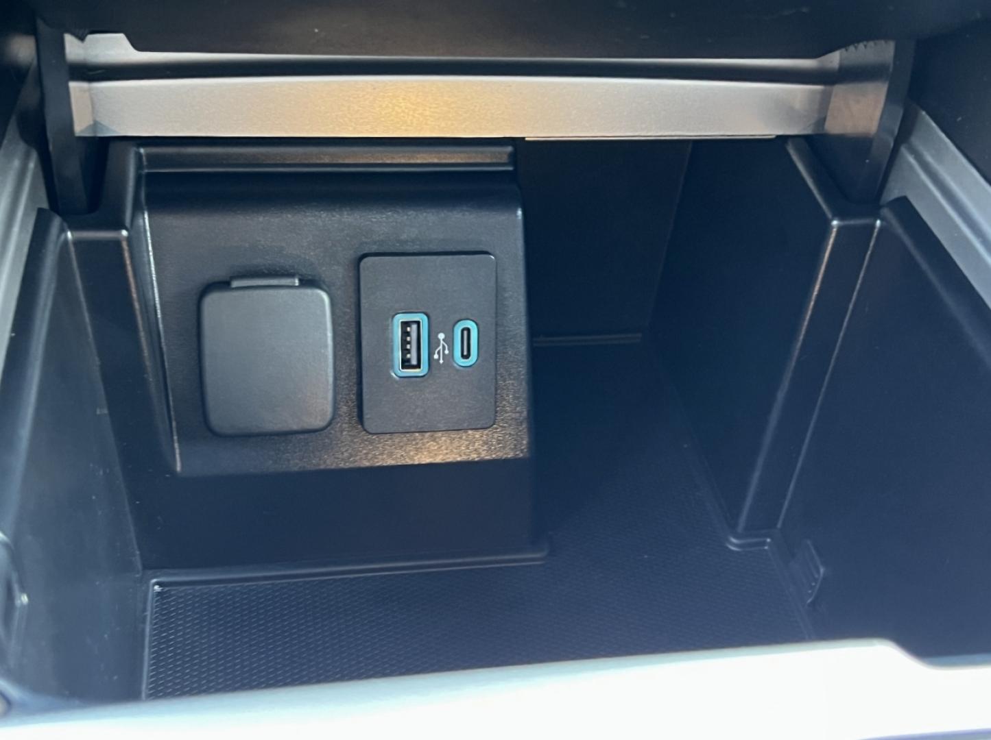 2020 SILVER /Black Ford Explorer XLT 2WD (1FMSK7DH1LG) with an 2.3L 4 Cyl. engine, Automatic transmission, located at 2990 Old Orchard Rd., Jackson, MO, 63755, 37.354214, -89.612106 - 2020 Ford Explorer XLT 93xxx miles Rear Wheel Drive 2.3L 4 Cyl. Automatic Leather 3rd Row Backup Camera Power Seats Bluetooth Remote Start Cruise Power Windows/Locks/Mirrors We have financing available and we accept trades! Fill out a credit application on our website or come by today! - Photo#29