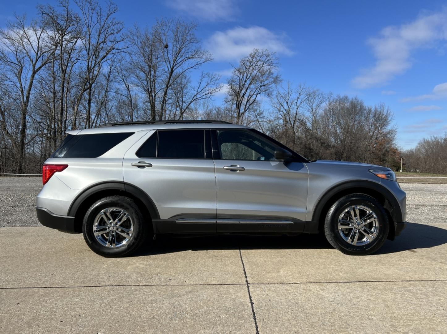 2020 SILVER /Black Ford Explorer XLT 2WD (1FMSK7DH1LG) with an 2.3L 4 Cyl. engine, Automatic transmission, located at 2990 Old Orchard Rd., Jackson, MO, 63755, 37.354214, -89.612106 - 2020 Ford Explorer XLT 93xxx miles Rear Wheel Drive 2.3L 4 Cyl. Automatic Leather 3rd Row Backup Camera Power Seats Bluetooth Remote Start Cruise Power Windows/Locks/Mirrors We have financing available and we accept trades! Fill out a credit application on our website or come by today! - Photo#7