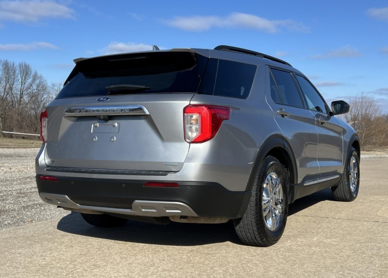 2020 SILVER /Black Ford Explorer XLT 2WD (1FMSK7DH1LG) with an 2.3L 4 Cyl. engine, Automatic transmission, located at 2990 Old Orchard Rd., Jackson, MO, 63755, 37.354214, -89.612106 - 2020 Ford Explorer XLT 93xxx miles Rear Wheel Drive 2.3L 4 Cyl. Automatic Leather 3rd Row Backup Camera Power Seats Bluetooth Remote Start Cruise Power Windows/Locks/Mirrors We have financing available and we accept trades! Fill out a credit application on our website or come by today! - Photo#8