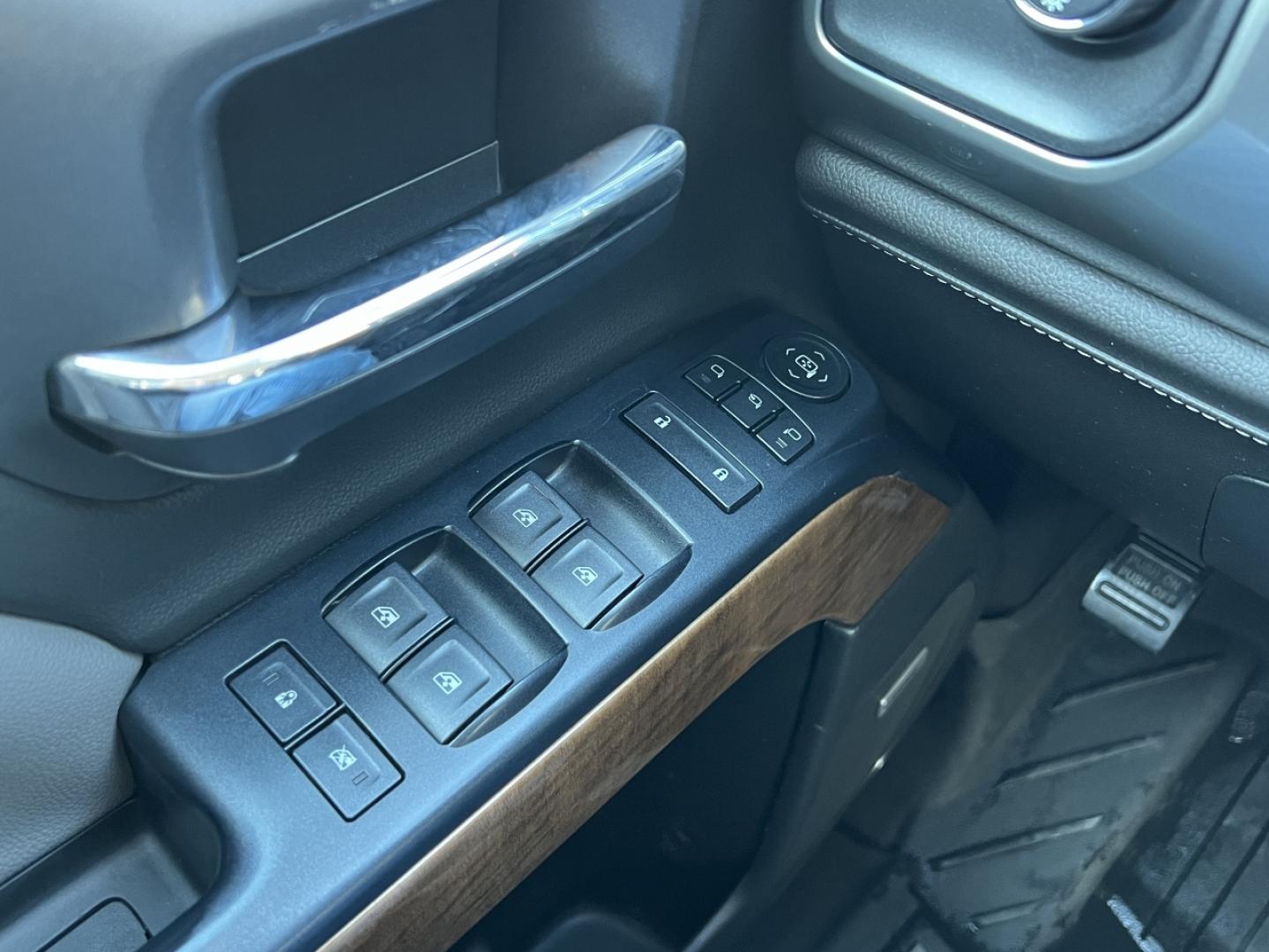 2017 SILVER /Gray Chevrolet Silverado 1500 LTZ Crew Cab Long Box 4WD (3GCUKSECXHG) with an 5.3L V8 engine, Automatic transmission, located at 2990 Old Orchard Rd., Jackson, MO, 63755, 37.354214, -89.612106 - 2017 Chevrolet Silverado 1500 LTZ 120xxx miles 4x4 5.3L V8 Automatic Leather Backup Camera Power/Heated Seats Bluetooth Cruise Power Windows/Locks/Mirrors We have financing available and we accept trades! Fill out a credit application on our website or come by today! If you have any ques - Photo#26