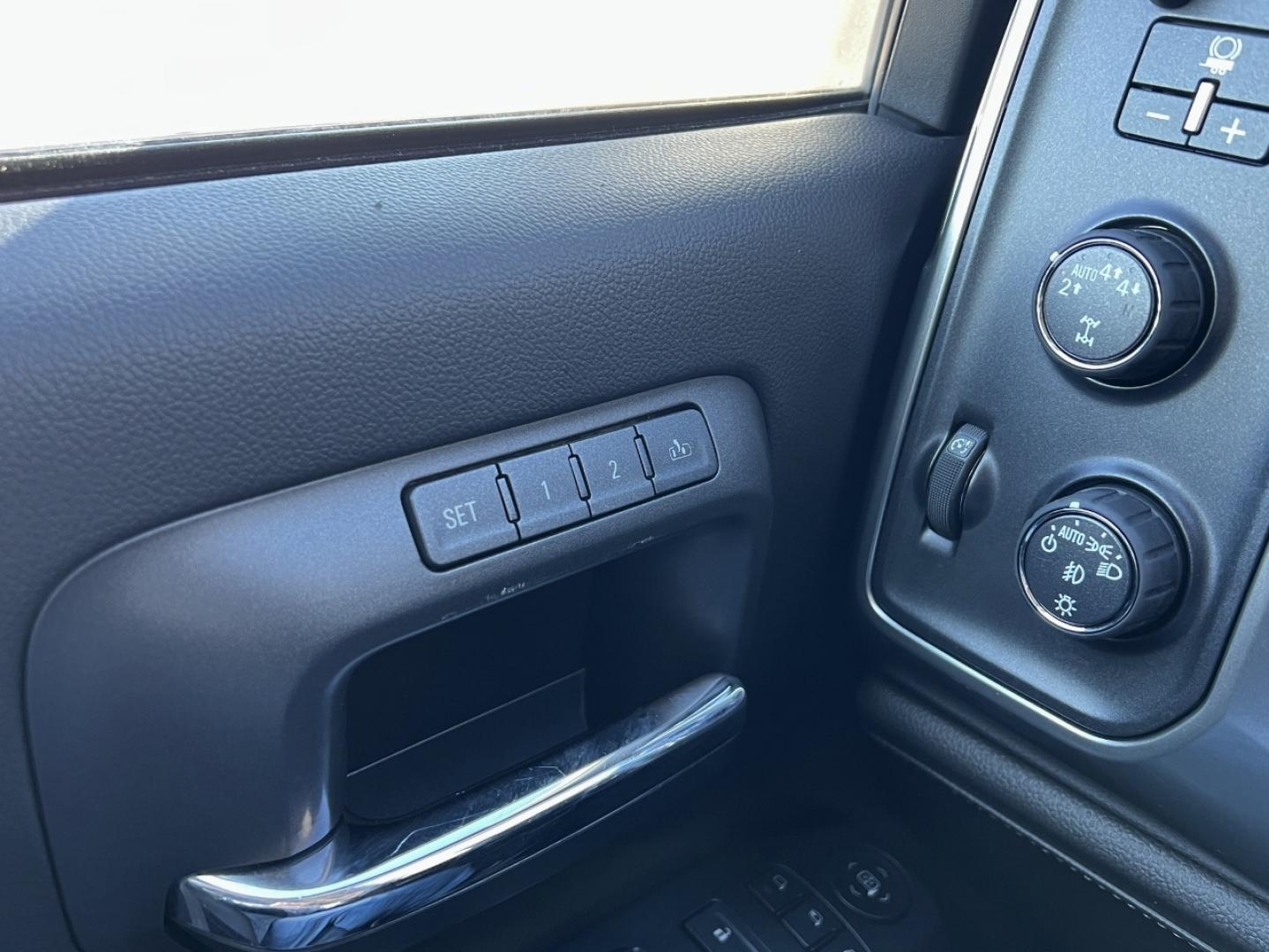 2017 SILVER /Gray Chevrolet Silverado 1500 LTZ Crew Cab Long Box 4WD (3GCUKSECXHG) with an 5.3L V8 engine, Automatic transmission, located at 2990 Old Orchard Rd., Jackson, MO, 63755, 37.354214, -89.612106 - 2017 Chevrolet Silverado 1500 LTZ 120xxx miles 4x4 5.3L V8 Automatic Leather Backup Camera Power/Heated Seats Bluetooth Cruise Power Windows/Locks/Mirrors We have financing available and we accept trades! Fill out a credit application on our website or come by today! If you have any ques - Photo#27