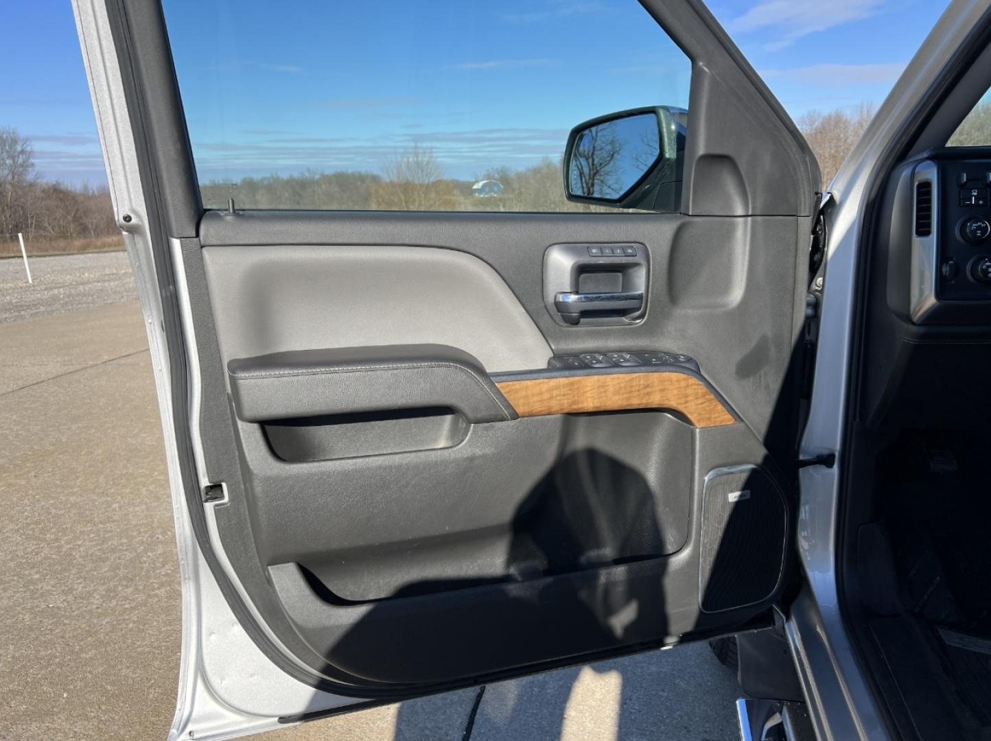 2017 SILVER /Gray Chevrolet Silverado 1500 LTZ Crew Cab Long Box 4WD (3GCUKSECXHG) with an 5.3L V8 engine, Automatic transmission, located at 2990 Old Orchard Rd., Jackson, MO, 63755, 37.354214, -89.612106 - 2017 Chevrolet Silverado 1500 LTZ 120xxx miles 4x4 5.3L V8 Automatic Leather Backup Camera Power/Heated Seats Bluetooth Cruise Power Windows/Locks/Mirrors We have financing available and we accept trades! Fill out a credit application on our website or come by today! If you have any ques - Photo#14