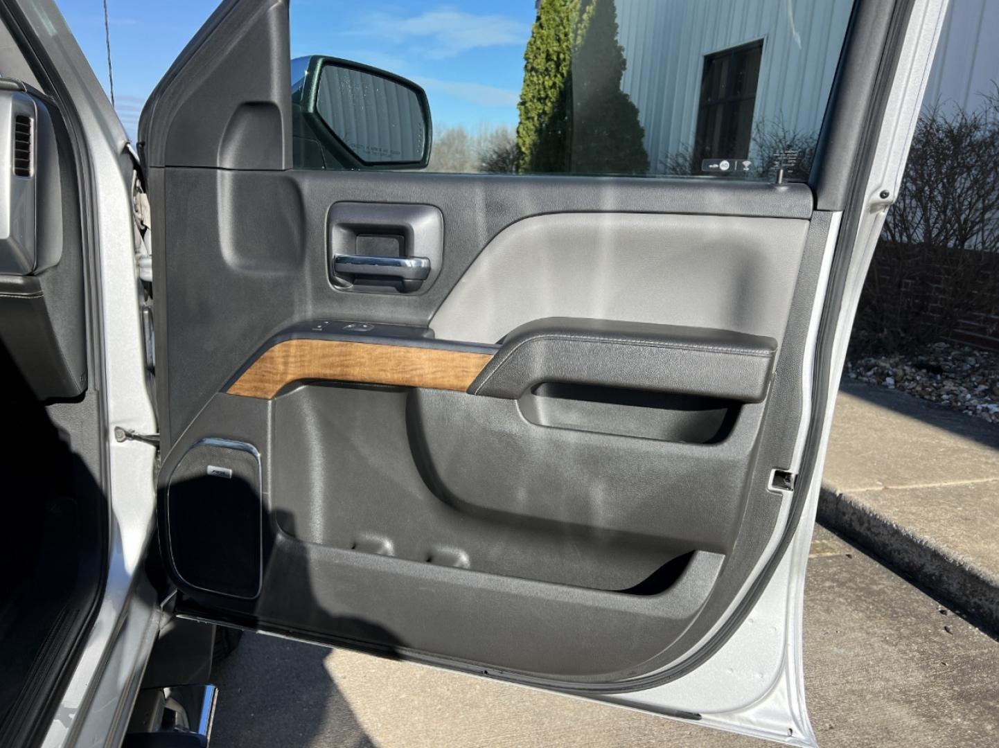 2017 SILVER /Gray Chevrolet Silverado 1500 LTZ Crew Cab Long Box 4WD (3GCUKSECXHG) with an 5.3L V8 engine, Automatic transmission, located at 2990 Old Orchard Rd., Jackson, MO, 63755, 37.354214, -89.612106 - 2017 Chevrolet Silverado 1500 LTZ 120xxx miles 4x4 5.3L V8 Automatic Leather Backup Camera Power/Heated Seats Bluetooth Cruise Power Windows/Locks/Mirrors We have financing available and we accept trades! Fill out a credit application on our website or come by today! If you have any ques - Photo#16