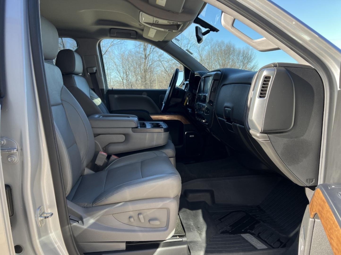 2017 SILVER /Gray Chevrolet Silverado 1500 LTZ Crew Cab Long Box 4WD (3GCUKSECXHG) with an 5.3L V8 engine, Automatic transmission, located at 2990 Old Orchard Rd., Jackson, MO, 63755, 37.354214, -89.612106 - 2017 Chevrolet Silverado 1500 LTZ 120xxx miles 4x4 5.3L V8 Automatic Leather Backup Camera Power/Heated Seats Bluetooth Cruise Power Windows/Locks/Mirrors We have financing available and we accept trades! Fill out a credit application on our website or come by today! If you have any ques - Photo#17