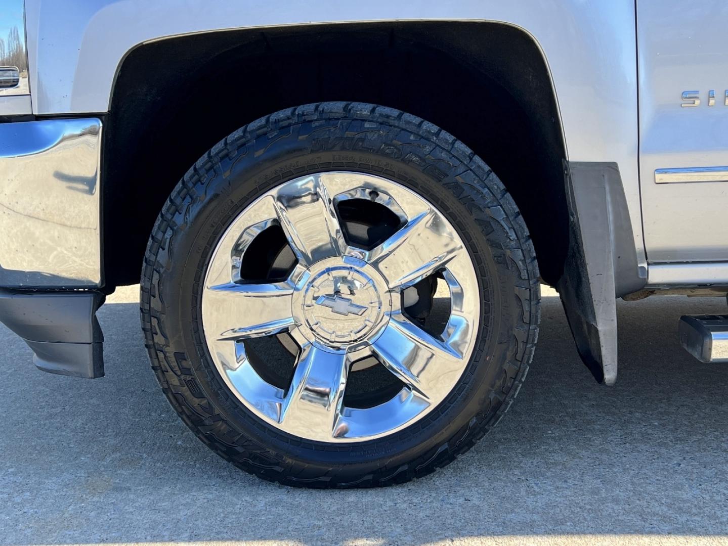 2017 SILVER /Gray Chevrolet Silverado 1500 LTZ Crew Cab Long Box 4WD (3GCUKSECXHG) with an 5.3L V8 engine, Automatic transmission, located at 2990 Old Orchard Rd., Jackson, MO, 63755, 37.354214, -89.612106 - 2017 Chevrolet Silverado 1500 LTZ 120xxx miles 4x4 5.3L V8 Automatic Leather Backup Camera Power/Heated Seats Bluetooth Cruise Power Windows/Locks/Mirrors We have financing available and we accept trades! Fill out a credit application on our website or come by today! If you have any ques - Photo#34