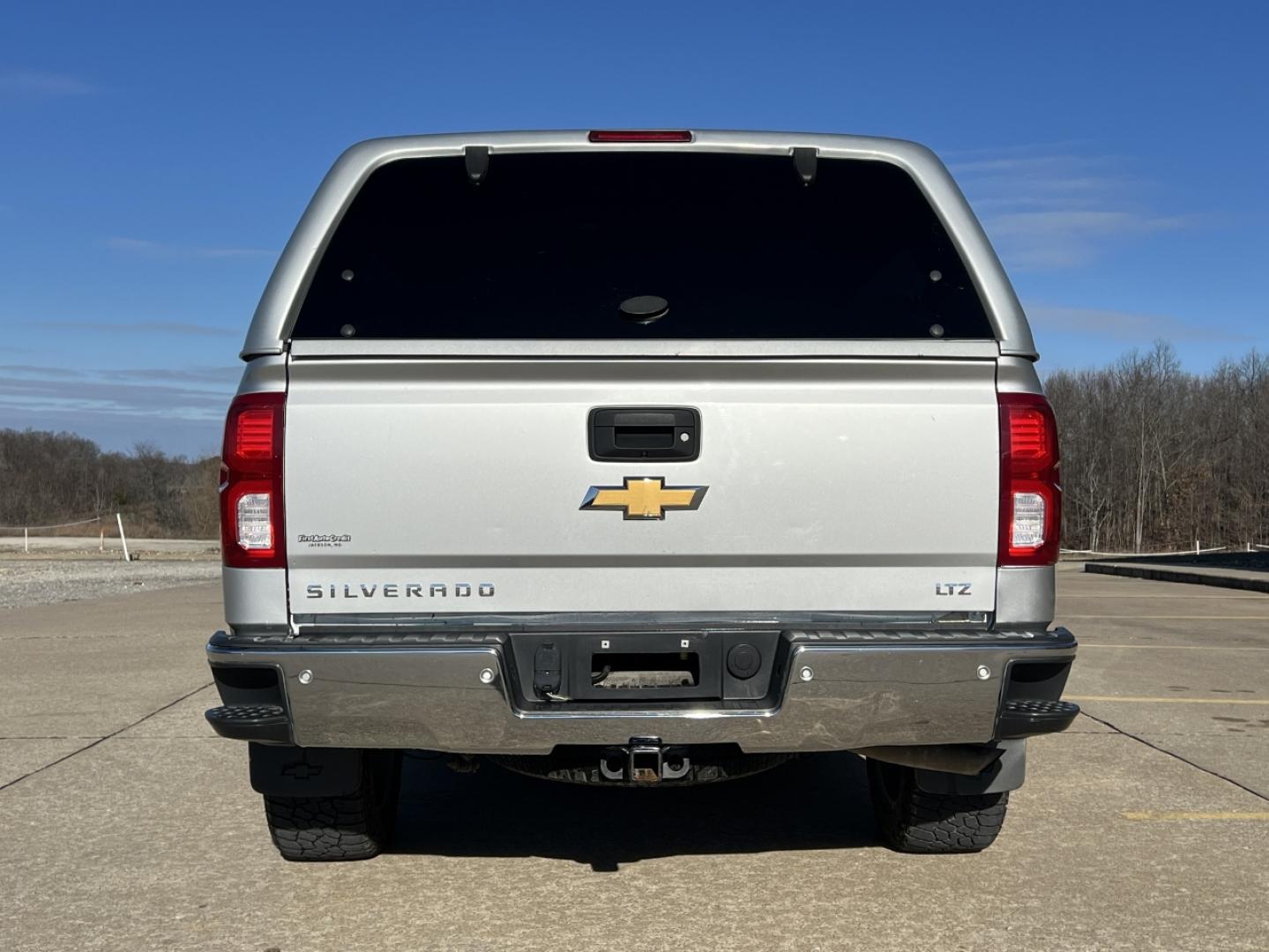 2017 SILVER /Gray Chevrolet Silverado 1500 LTZ Crew Cab Long Box 4WD (3GCUKSECXHG) with an 5.3L V8 engine, Automatic transmission, located at 2990 Old Orchard Rd., Jackson, MO, 63755, 37.354214, -89.612106 - 2017 Chevrolet Silverado 1500 LTZ 120xxx miles 4x4 5.3L V8 Automatic Leather Backup Camera Power/Heated Seats Bluetooth Cruise Power Windows/Locks/Mirrors We have financing available and we accept trades! Fill out a credit application on our website or come by today! If you have any ques - Photo#11