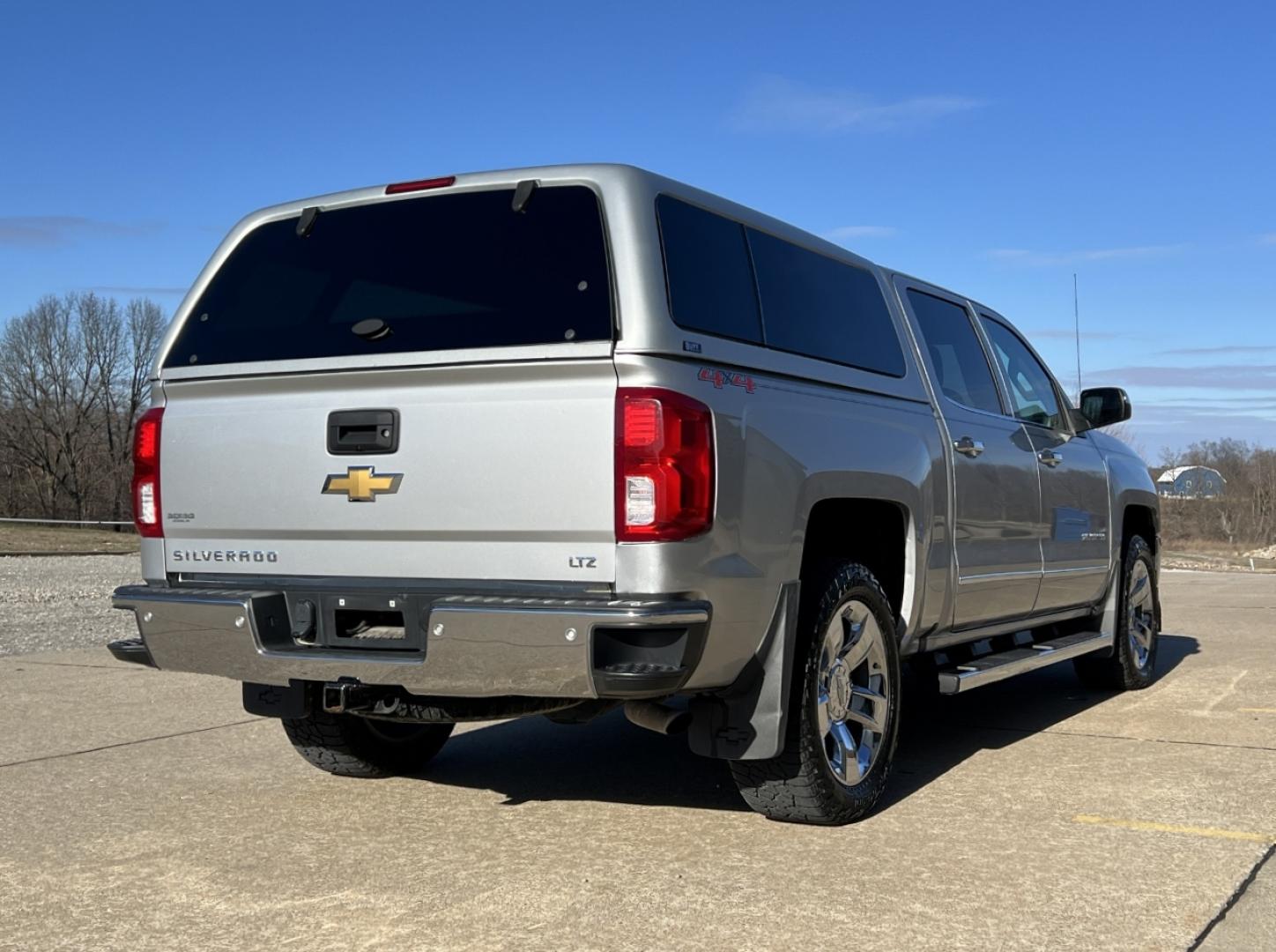 2017 SILVER /Gray Chevrolet Silverado 1500 LTZ Crew Cab Long Box 4WD (3GCUKSECXHG) with an 5.3L V8 engine, Automatic transmission, located at 2990 Old Orchard Rd., Jackson, MO, 63755, 37.354214, -89.612106 - 2017 Chevrolet Silverado 1500 LTZ 120xxx miles 4x4 5.3L V8 Automatic Leather Backup Camera Power/Heated Seats Bluetooth Cruise Power Windows/Locks/Mirrors We have financing available and we accept trades! Fill out a credit application on our website or come by today! If you have any ques - Photo#9