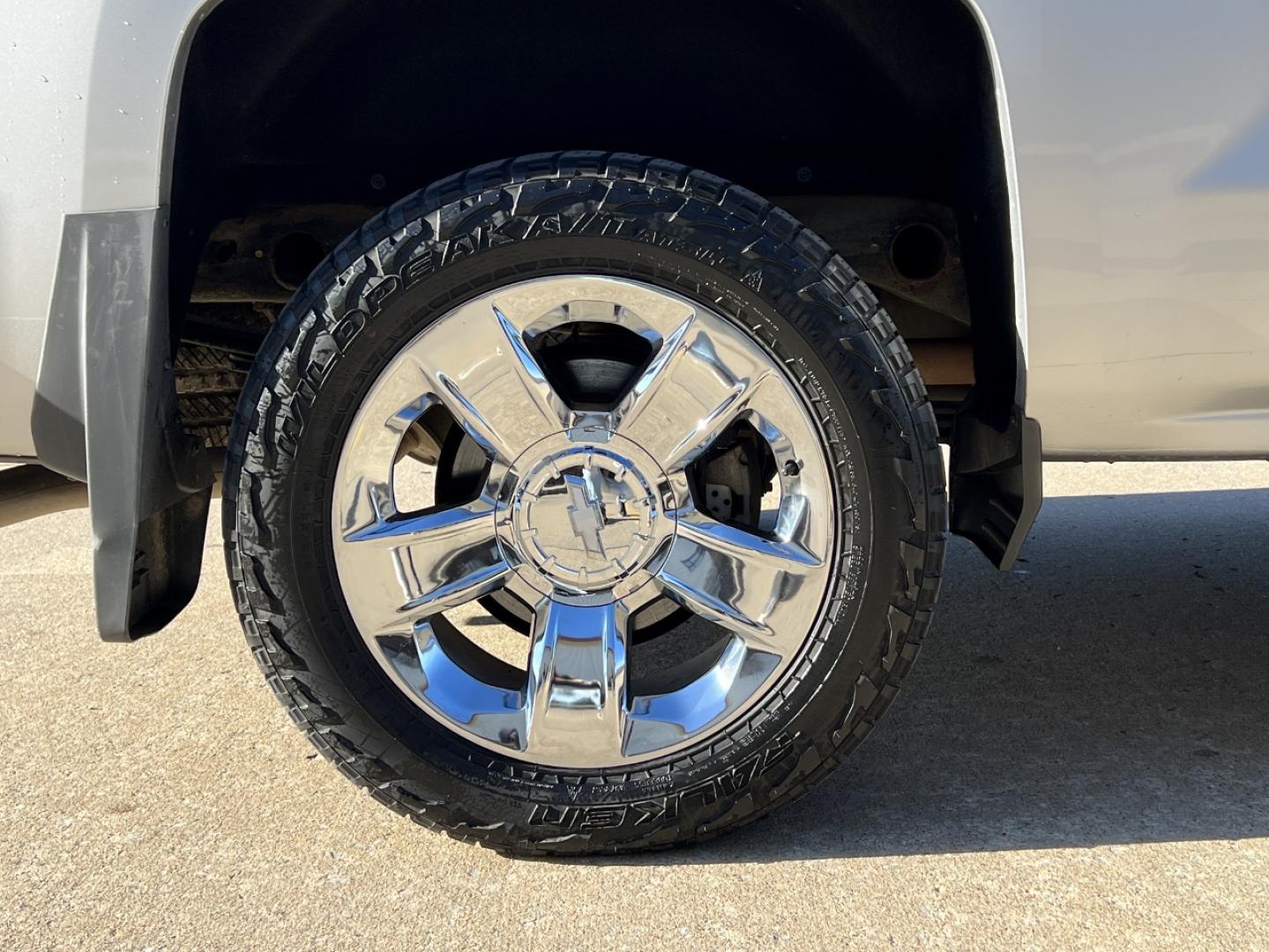 2017 SILVER /Gray Chevrolet Silverado 1500 LTZ Crew Cab Long Box 4WD (3GCUKSECXHG) with an 5.3L V8 engine, Automatic transmission, located at 2990 Old Orchard Rd., Jackson, MO, 63755, 37.354214, -89.612106 - 2017 Chevrolet Silverado 1500 LTZ 120xxx miles 4x4 5.3L V8 Automatic Leather Backup Camera Power/Heated Seats Bluetooth Cruise Power Windows/Locks/Mirrors We have financing available and we accept trades! Fill out a credit application on our website or come by today! If you have any ques - Photo#36