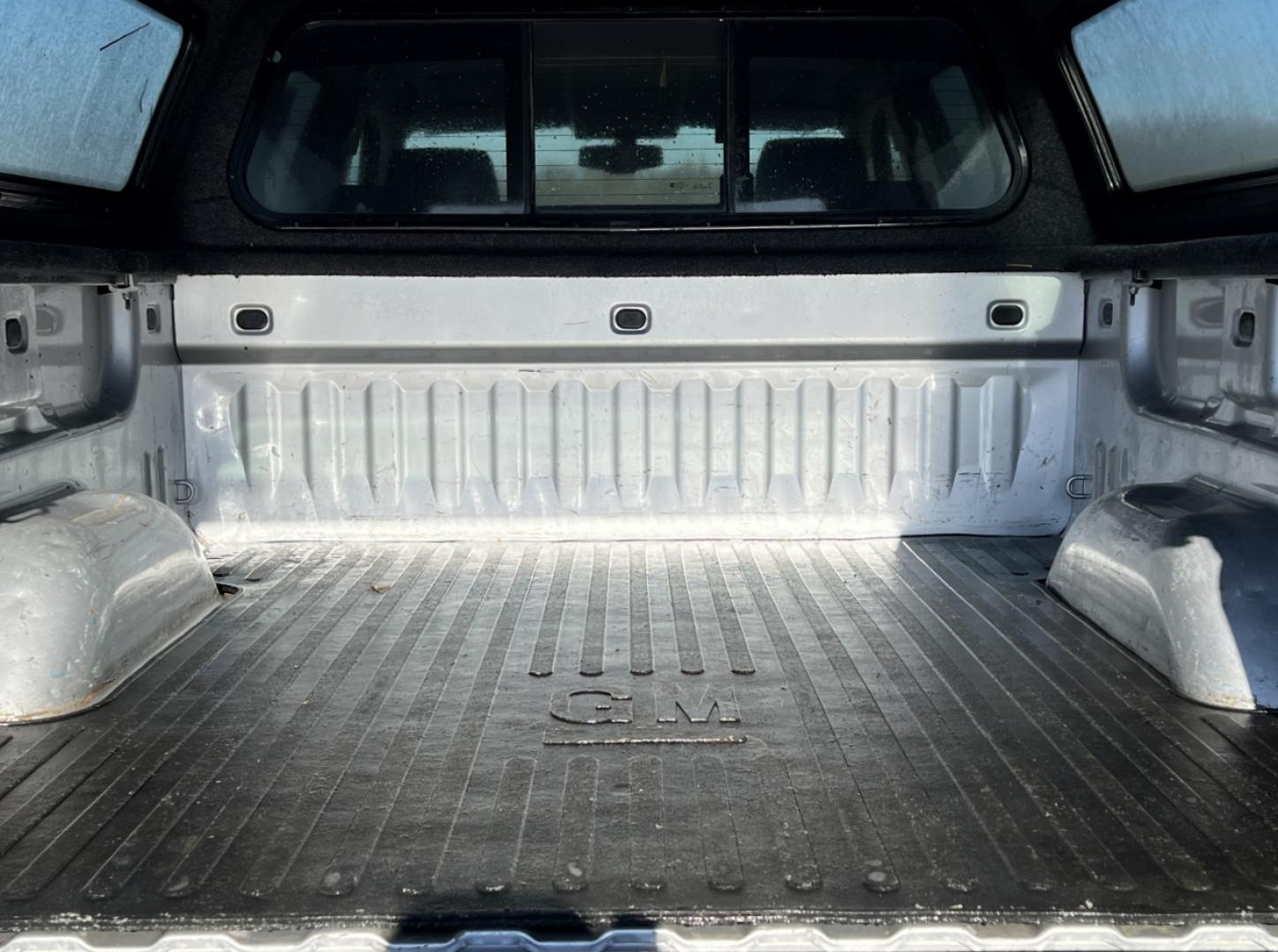 2017 SILVER /Gray Chevrolet Silverado 1500 LTZ Crew Cab Long Box 4WD (3GCUKSECXHG) with an 5.3L V8 engine, Automatic transmission, located at 2990 Old Orchard Rd., Jackson, MO, 63755, 37.354214, -89.612106 - 2017 Chevrolet Silverado 1500 LTZ 120xxx miles 4x4 5.3L V8 Automatic Leather Backup Camera Power/Heated Seats Bluetooth Cruise Power Windows/Locks/Mirrors We have financing available and we accept trades! Fill out a credit application on our website or come by today! If you have any ques - Photo#20