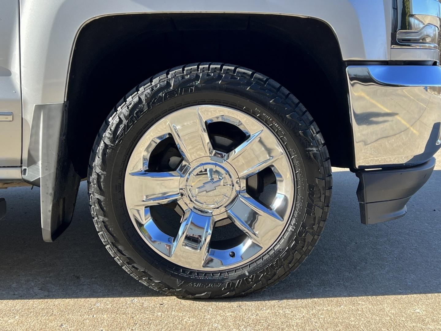 2017 SILVER /Gray Chevrolet Silverado 1500 LTZ Crew Cab Long Box 4WD (3GCUKSECXHG) with an 5.3L V8 engine, Automatic transmission, located at 2990 Old Orchard Rd., Jackson, MO, 63755, 37.354214, -89.612106 - 2017 Chevrolet Silverado 1500 LTZ 120xxx miles 4x4 5.3L V8 Automatic Leather Backup Camera Power/Heated Seats Bluetooth Cruise Power Windows/Locks/Mirrors We have financing available and we accept trades! Fill out a credit application on our website or come by today! If you have any ques - Photo#37