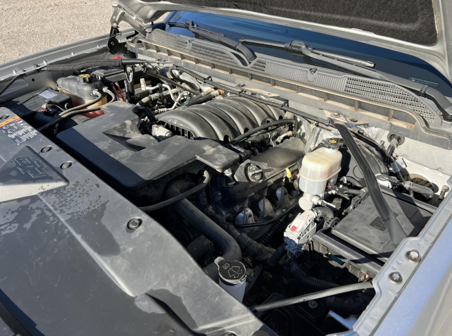 2017 SILVER /Gray Chevrolet Silverado 1500 LTZ Crew Cab Long Box 4WD (3GCUKSECXHG) with an 5.3L V8 engine, Automatic transmission, located at 2990 Old Orchard Rd., Jackson, MO, 63755, 37.354214, -89.612106 - 2017 Chevrolet Silverado 1500 LTZ 120xxx miles 4x4 5.3L V8 Automatic Leather Backup Camera Power/Heated Seats Bluetooth Cruise Power Windows/Locks/Mirrors We have financing available and we accept trades! Fill out a credit application on our website or come by today! If you have any ques - Photo#32