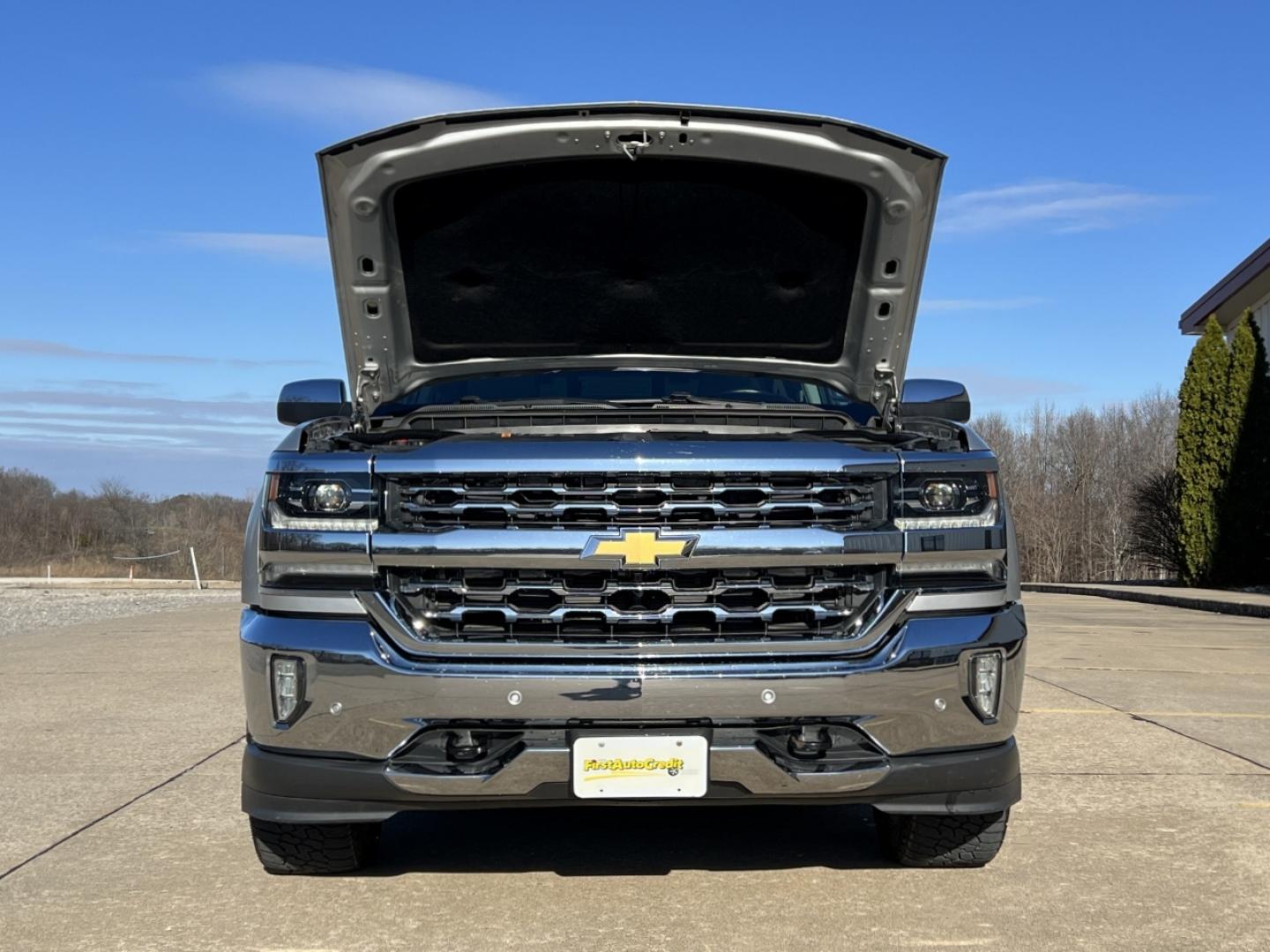 2017 SILVER /Gray Chevrolet Silverado 1500 LTZ Crew Cab Long Box 4WD (3GCUKSECXHG) with an 5.3L V8 engine, Automatic transmission, located at 2990 Old Orchard Rd., Jackson, MO, 63755, 37.354214, -89.612106 - 2017 Chevrolet Silverado 1500 LTZ 120xxx miles 4x4 5.3L V8 Automatic Leather Backup Camera Power/Heated Seats Bluetooth Cruise Power Windows/Locks/Mirrors We have financing available and we accept trades! Fill out a credit application on our website or come by today! If you have any ques - Photo#31