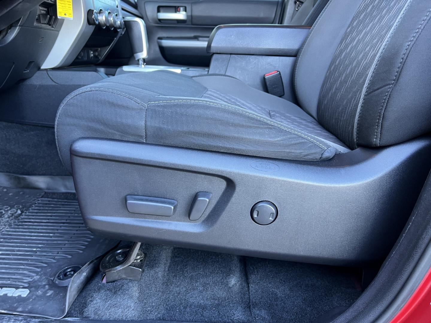 2018 RED /Black Toyota Tundra SR5 5.7L V8 Double Cab 4WD (5TFUY5F13JX) with an 5.7L V8 engine, Automatic transmission, located at 2990 Old Orchard Rd., Jackson, MO, 63755, 37.354214, -89.612106 - 2018 Toyota Tundra SR5 105xxx miles 4x4 5.7L V8 Automatic Backup Camera Power Driver Seat Bluetooth Cruise Power Windows/Locks/Mirrors We have financing available and we accept trades! Fill out a credit application on our website or come by today! If you have any questions, give us a call - Photo#4