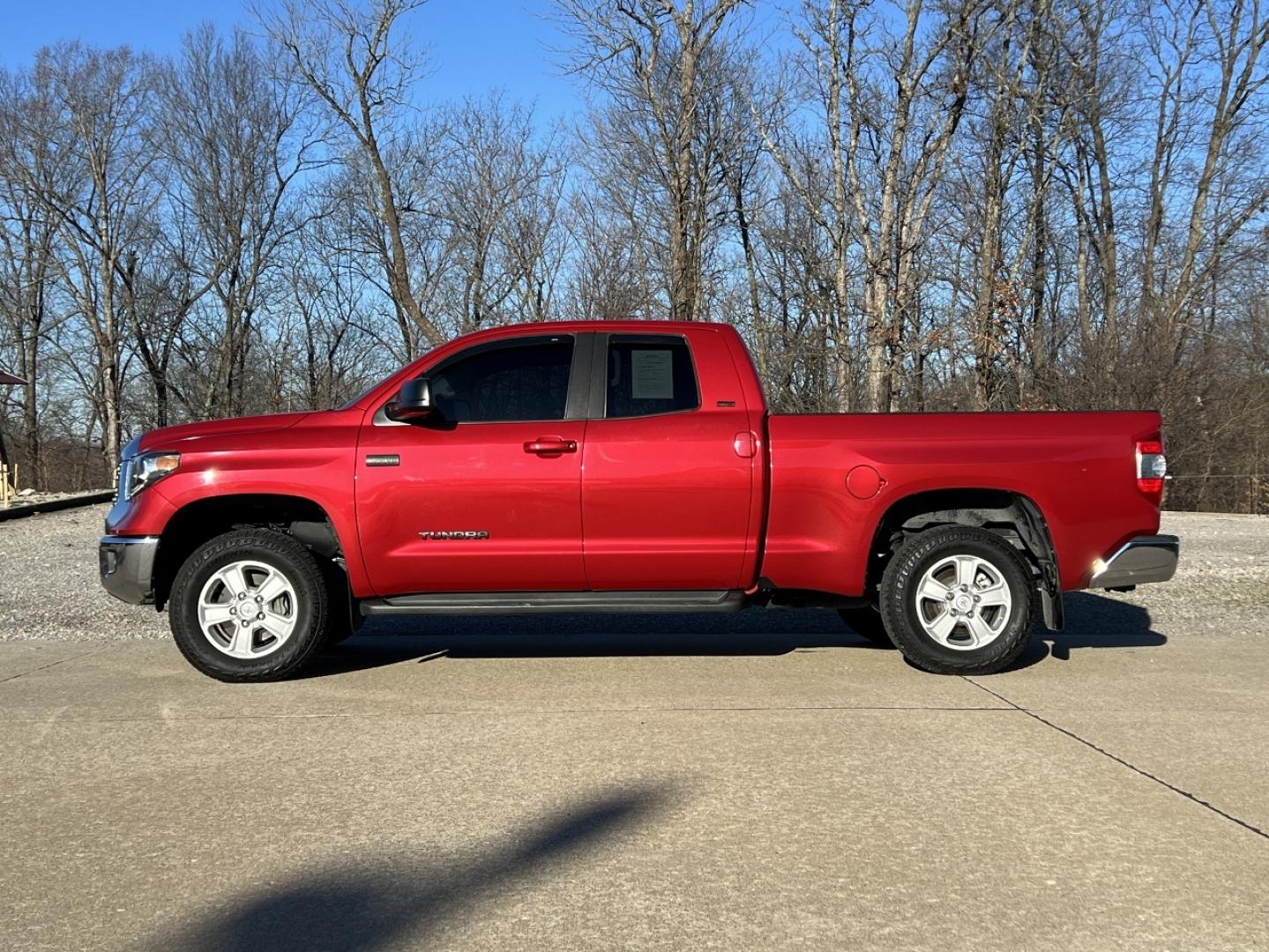 2018 RED /Black Toyota Tundra SR5 5.7L V8 Double Cab 4WD (5TFUY5F13JX) with an 5.7L V8 engine, Automatic transmission, located at 2990 Old Orchard Rd., Jackson, MO, 63755, 37.354214, -89.612106 - 2018 Toyota Tundra SR5 105xxx miles 4x4 5.7L V8 Automatic Backup Camera Power Driver Seat Bluetooth Cruise Power Windows/Locks/Mirrors We have financing available and we accept trades! Fill out a credit application on our website or come by today! If you have any questions, give us a call - Photo#6