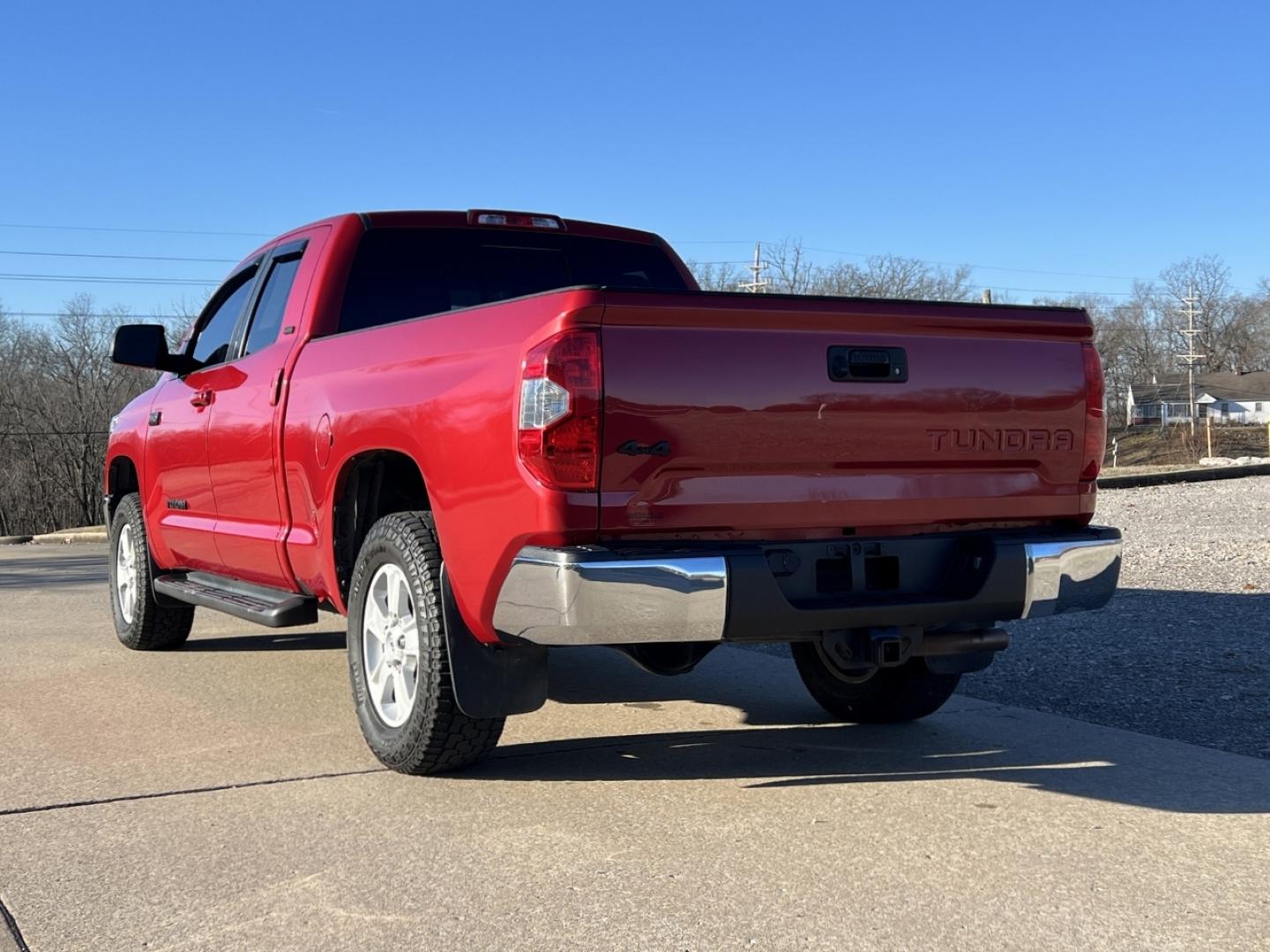 2018 RED /Black Toyota Tundra SR5 5.7L V8 Double Cab 4WD (5TFUY5F13JX) with an 5.7L V8 engine, Automatic transmission, located at 2990 Old Orchard Rd., Jackson, MO, 63755, 37.354214, -89.612106 - 2018 Toyota Tundra SR5 105xxx miles 4x4 5.7L V8 Automatic Backup Camera Power Driver Seat Bluetooth Cruise Power Windows/Locks/Mirrors We have financing available and we accept trades! Fill out a credit application on our website or come by today! If you have any questions, give us a call - Photo#9