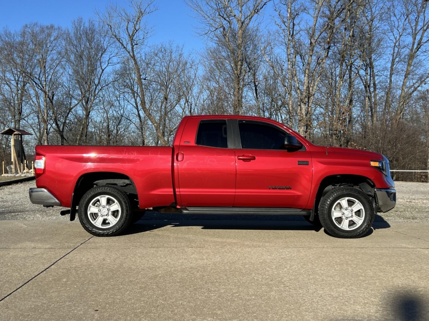 2018 RED /Black Toyota Tundra SR5 5.7L V8 Double Cab 4WD (5TFUY5F13JX) with an 5.7L V8 engine, Automatic transmission, located at 2990 Old Orchard Rd., Jackson, MO, 63755, 37.354214, -89.612106 - 2018 Toyota Tundra SR5 105xxx miles 4x4 5.7L V8 Automatic Backup Camera Power Driver Seat Bluetooth Cruise Power Windows/Locks/Mirrors We have financing available and we accept trades! Fill out a credit application on our website or come by today! If you have any questions, give us a call - Photo#7