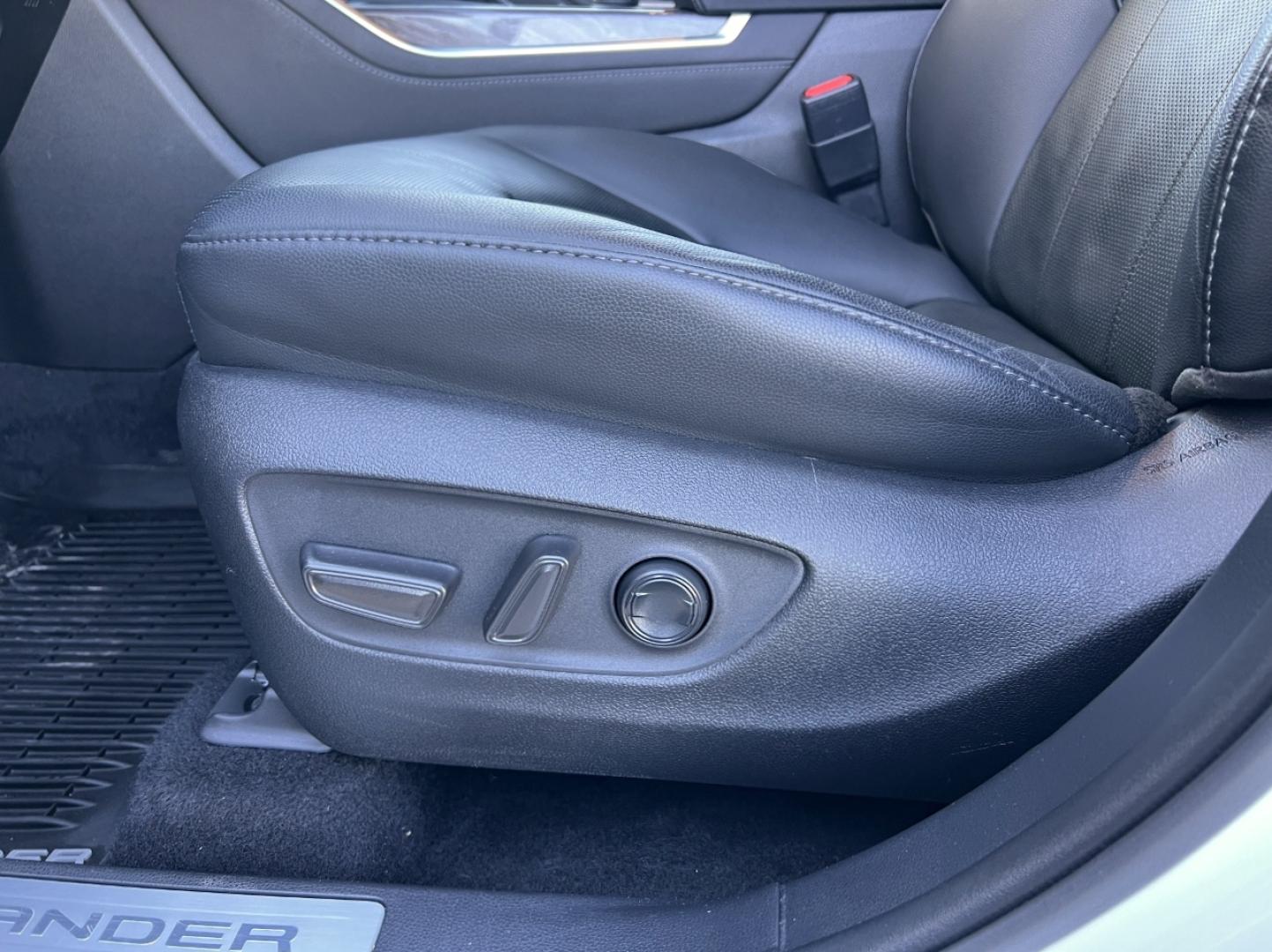 2020 WHITE /Black Toyota Highlander Limited AWD V6 (5TDDZRBH5LS) with an 3.5L V6 engine, Automatic transmission, located at 2990 Old Orchard Rd., Jackson, MO, 63755, 37.354214, -89.612106 - 2020 Toyota Highlander Limited 1-Owner 91xxx miles All Wheel Drive 3.5L V6 Automatic Leather 3rd Row Navigation Power/Heated/Cooled Seats Heated Steering Wheel Backup Camera Sunroof Bluetooth Cruise Power Windows/Locks/Mirrors We have financing available and we accept trades! Fill o - Photo#6