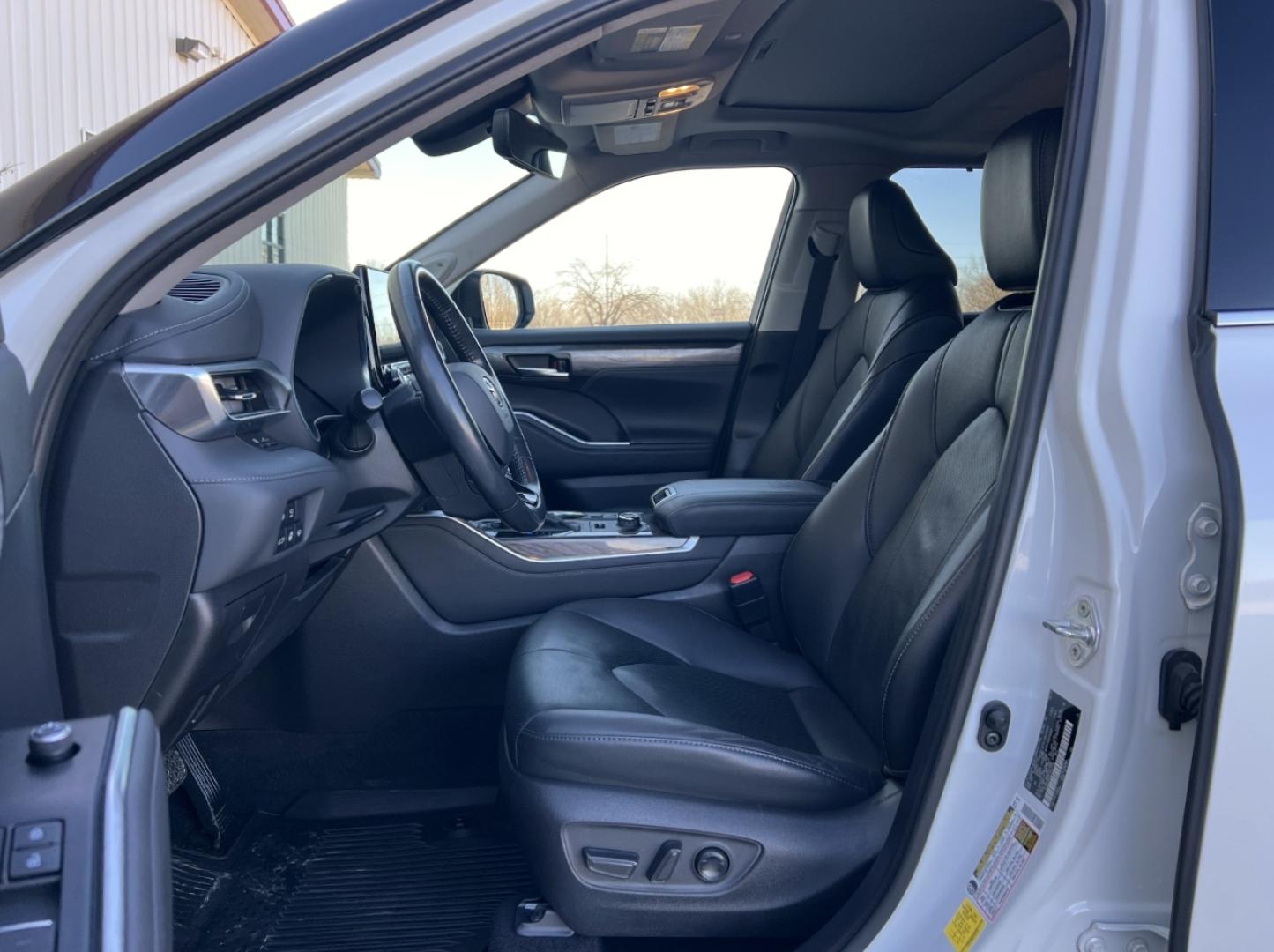 2020 WHITE /Black Toyota Highlander Limited AWD V6 (5TDDZRBH5LS) with an 3.5L V6 engine, Automatic transmission, located at 2990 Old Orchard Rd., Jackson, MO, 63755, 37.354214, -89.612106 - 2020 Toyota Highlander Limited 1-Owner 91xxx miles All Wheel Drive 3.5L V6 Automatic Leather 3rd Row Navigation Power/Heated/Cooled Seats Heated Steering Wheel Backup Camera Sunroof Bluetooth Cruise Power Windows/Locks/Mirrors We have financing available and we accept trades! Fill o - Photo#15