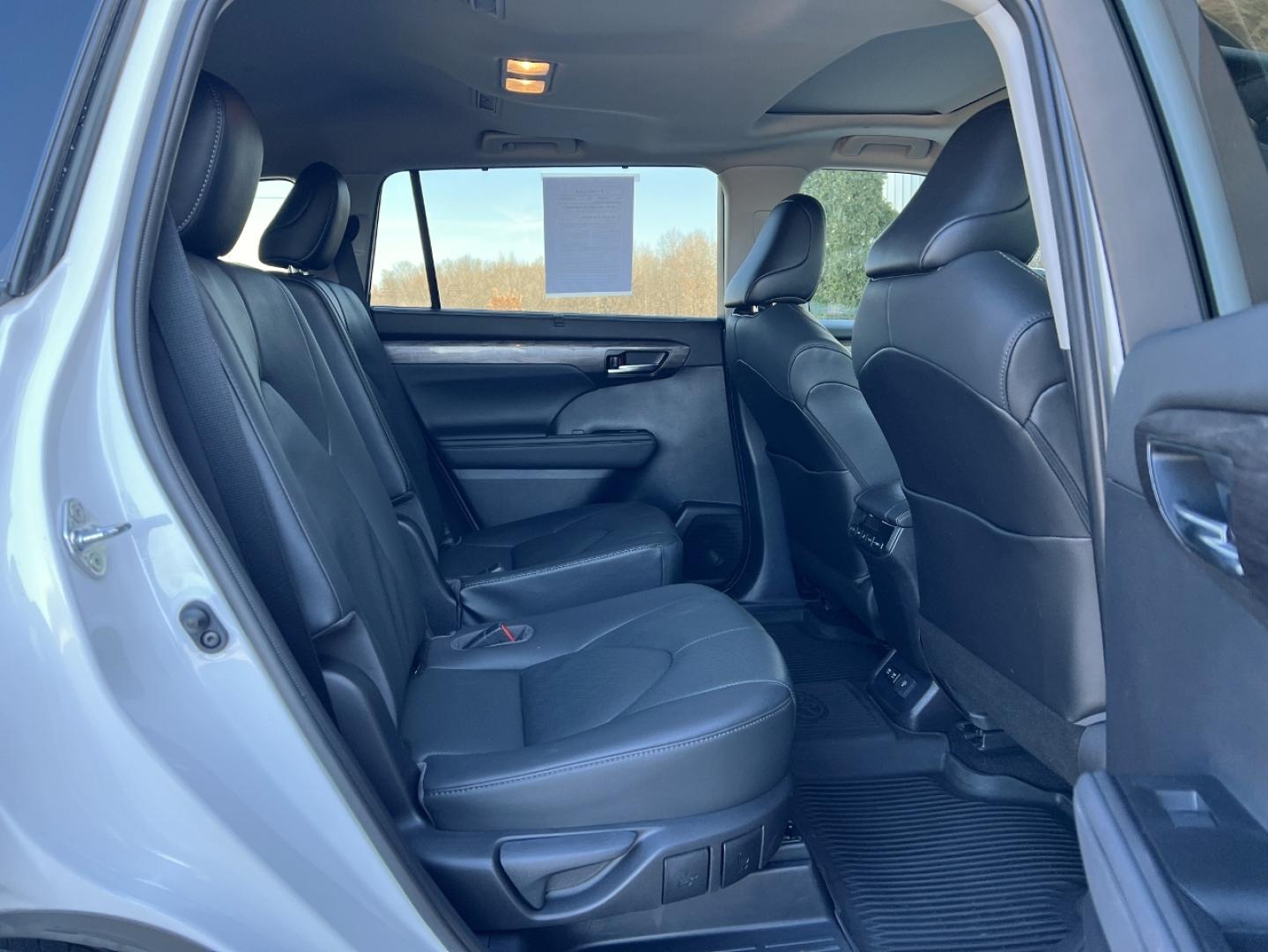 2020 WHITE /Black Toyota Highlander Limited AWD V6 (5TDDZRBH5LS) with an 3.5L V6 engine, Automatic transmission, located at 2990 Old Orchard Rd., Jackson, MO, 63755, 37.354214, -89.612106 - 2020 Toyota Highlander Limited 1-Owner 91xxx miles All Wheel Drive 3.5L V6 Automatic Leather 3rd Row Navigation Power/Heated/Cooled Seats Heated Steering Wheel Backup Camera Sunroof Bluetooth Cruise Power Windows/Locks/Mirrors We have financing available and we accept trades! Fill o - Photo#19