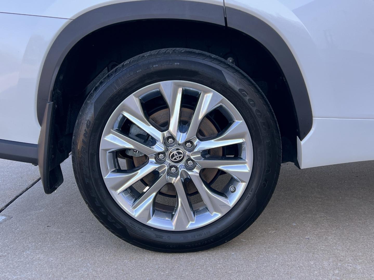 2020 WHITE /Black Toyota Highlander Limited AWD V6 (5TDDZRBH5LS) with an 3.5L V6 engine, Automatic transmission, located at 2990 Old Orchard Rd., Jackson, MO, 63755, 37.354214, -89.612106 - 2020 Toyota Highlander Limited 1-Owner 91xxx miles All Wheel Drive 3.5L V6 Automatic Leather 3rd Row Navigation Power/Heated/Cooled Seats Heated Steering Wheel Backup Camera Sunroof Bluetooth Cruise Power Windows/Locks/Mirrors We have financing available and we accept trades! Fill o - Photo#45