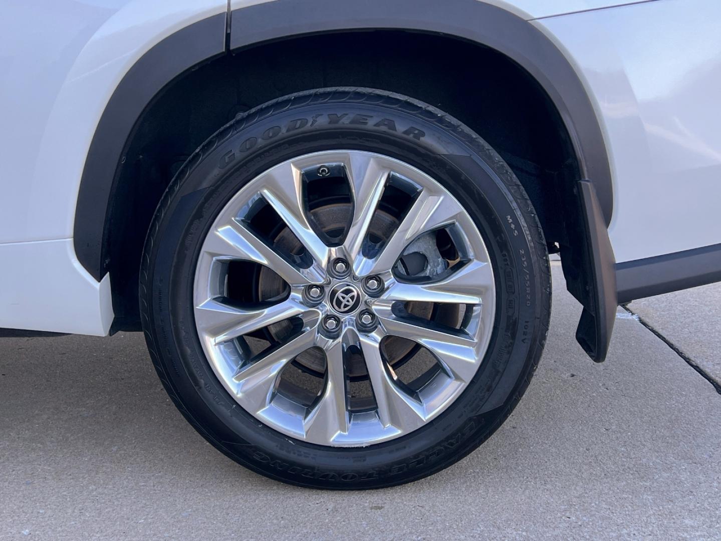 2020 WHITE /Black Toyota Highlander Limited AWD V6 (5TDDZRBH5LS) with an 3.5L V6 engine, Automatic transmission, located at 2990 Old Orchard Rd., Jackson, MO, 63755, 37.354214, -89.612106 - 2020 Toyota Highlander Limited 1-Owner 91xxx miles All Wheel Drive 3.5L V6 Automatic Leather 3rd Row Navigation Power/Heated/Cooled Seats Heated Steering Wheel Backup Camera Sunroof Bluetooth Cruise Power Windows/Locks/Mirrors We have financing available and we accept trades! Fill o - Photo#44