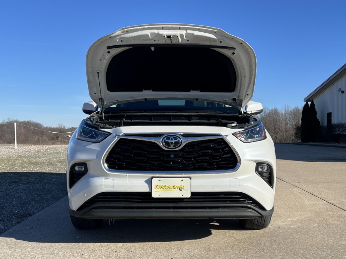 2020 WHITE /Black Toyota Highlander Limited AWD V6 (5TDDZRBH5LS) with an 3.5L V6 engine, Automatic transmission, located at 2990 Old Orchard Rd., Jackson, MO, 63755, 37.354214, -89.612106 - 2020 Toyota Highlander Limited 1-Owner 91xxx miles All Wheel Drive 3.5L V6 Automatic Leather 3rd Row Navigation Power/Heated/Cooled Seats Heated Steering Wheel Backup Camera Sunroof Bluetooth Cruise Power Windows/Locks/Mirrors We have financing available and we accept trades! Fill o - Photo#40