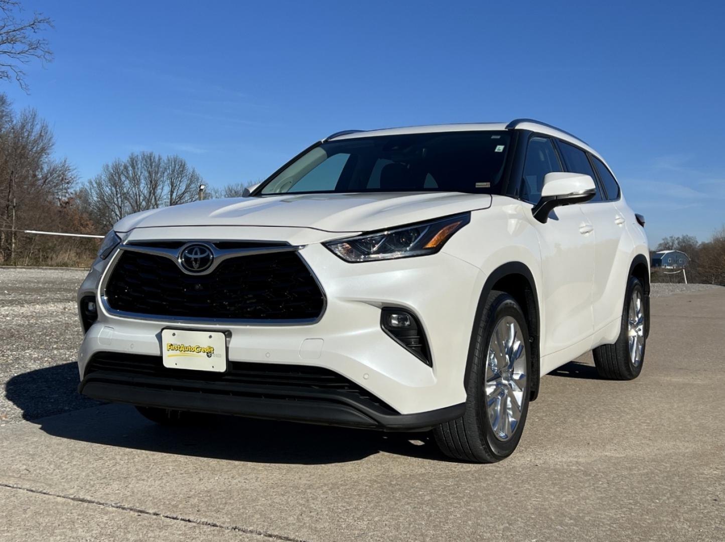 2020 WHITE /Black Toyota Highlander Limited AWD V6 (5TDDZRBH5LS) with an 3.5L V6 engine, Automatic transmission, located at 2990 Old Orchard Rd., Jackson, MO, 63755, 37.354214, -89.612106 - 2020 Toyota Highlander Limited 1-Owner 91xxx miles All Wheel Drive 3.5L V6 Automatic Leather 3rd Row Navigation Power/Heated/Cooled Seats Heated Steering Wheel Backup Camera Sunroof Bluetooth Cruise Power Windows/Locks/Mirrors We have financing available and we accept trades! Fill o - Photo#7