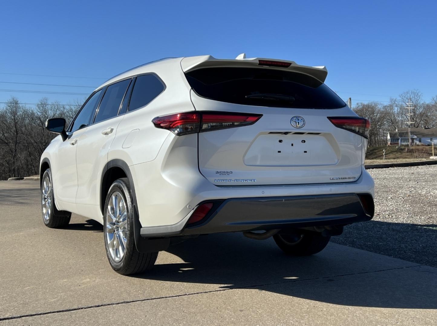 2020 WHITE /Black Toyota Highlander Limited AWD V6 (5TDDZRBH5LS) with an 3.5L V6 engine, Automatic transmission, located at 2990 Old Orchard Rd., Jackson, MO, 63755, 37.354214, -89.612106 - 2020 Toyota Highlander Limited 1-Owner 91xxx miles All Wheel Drive 3.5L V6 Automatic Leather 3rd Row Navigation Power/Heated/Cooled Seats Heated Steering Wheel Backup Camera Sunroof Bluetooth Cruise Power Windows/Locks/Mirrors We have financing available and we accept trades! Fill o - Photo#11