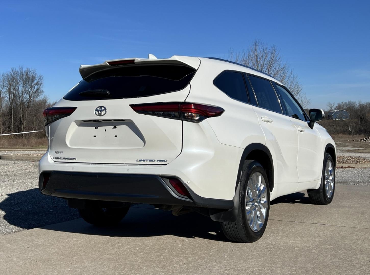 2020 WHITE /Black Toyota Highlander Limited AWD V6 (5TDDZRBH5LS) with an 3.5L V6 engine, Automatic transmission, located at 2990 Old Orchard Rd., Jackson, MO, 63755, 37.354214, -89.612106 - 2020 Toyota Highlander Limited 1-Owner 91xxx miles All Wheel Drive 3.5L V6 Automatic Leather 3rd Row Navigation Power/Heated/Cooled Seats Heated Steering Wheel Backup Camera Sunroof Bluetooth Cruise Power Windows/Locks/Mirrors We have financing available and we accept trades! Fill o - Photo#10