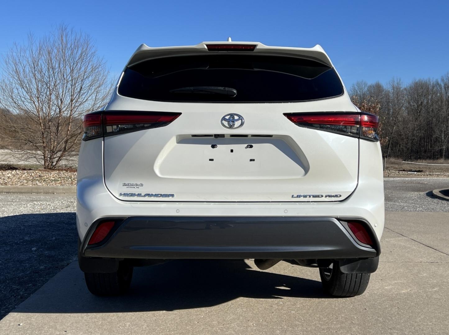 2020 WHITE /Black Toyota Highlander Limited AWD V6 (5TDDZRBH5LS) with an 3.5L V6 engine, Automatic transmission, located at 2990 Old Orchard Rd., Jackson, MO, 63755, 37.354214, -89.612106 - 2020 Toyota Highlander Limited 1-Owner 91xxx miles All Wheel Drive 3.5L V6 Automatic Leather 3rd Row Navigation Power/Heated/Cooled Seats Heated Steering Wheel Backup Camera Sunroof Bluetooth Cruise Power Windows/Locks/Mirrors We have financing available and we accept trades! Fill o - Photo#12
